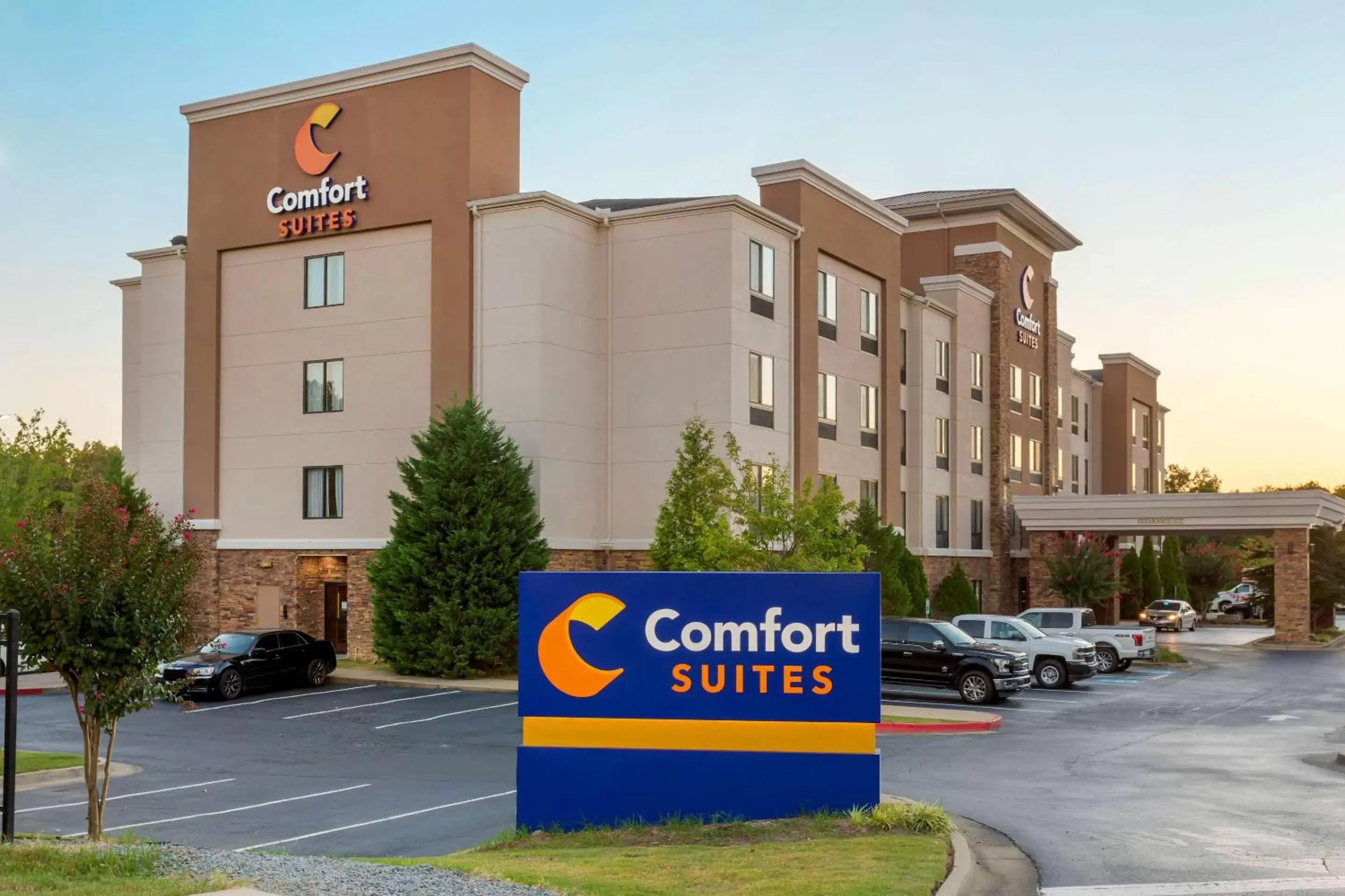 Property building, Property Logo/Sign in Comfort Suites Little Rock