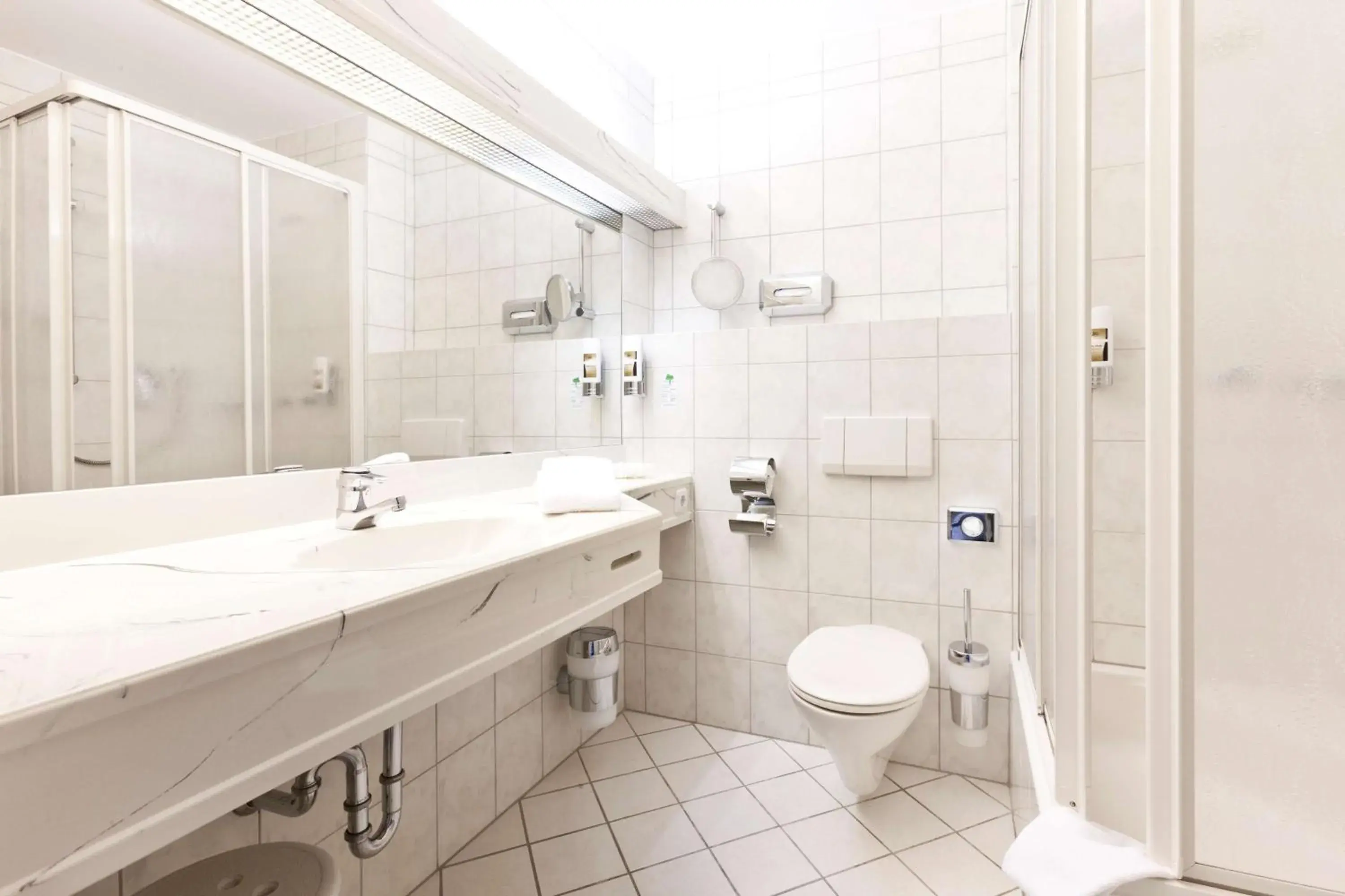 Photo of the whole room, Bathroom in Best Western Hotel Rhön Garden