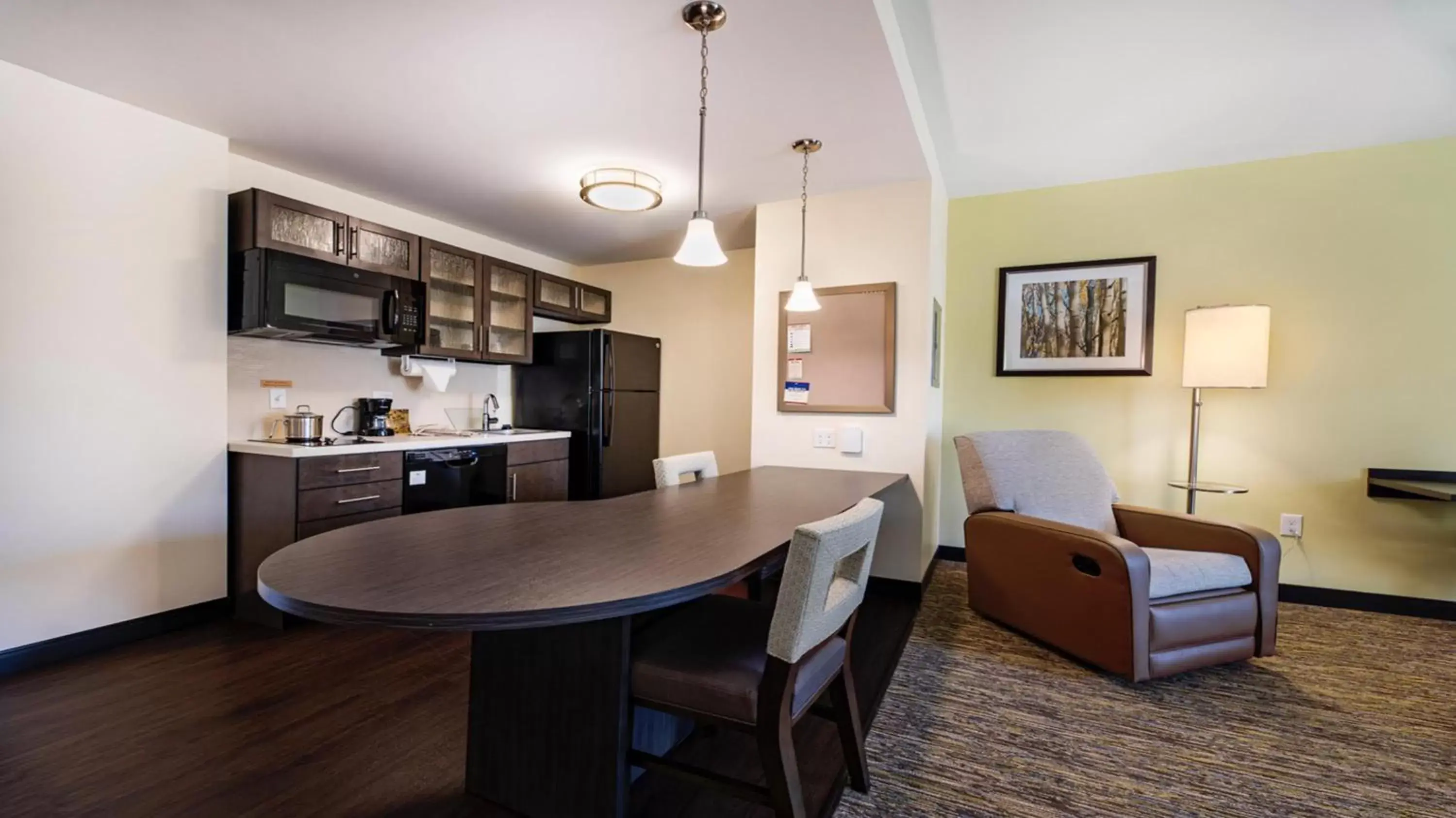 Bedroom, Kitchen/Kitchenette in Candlewood Suites - Dumfries - Quantico, an IHG Hotel