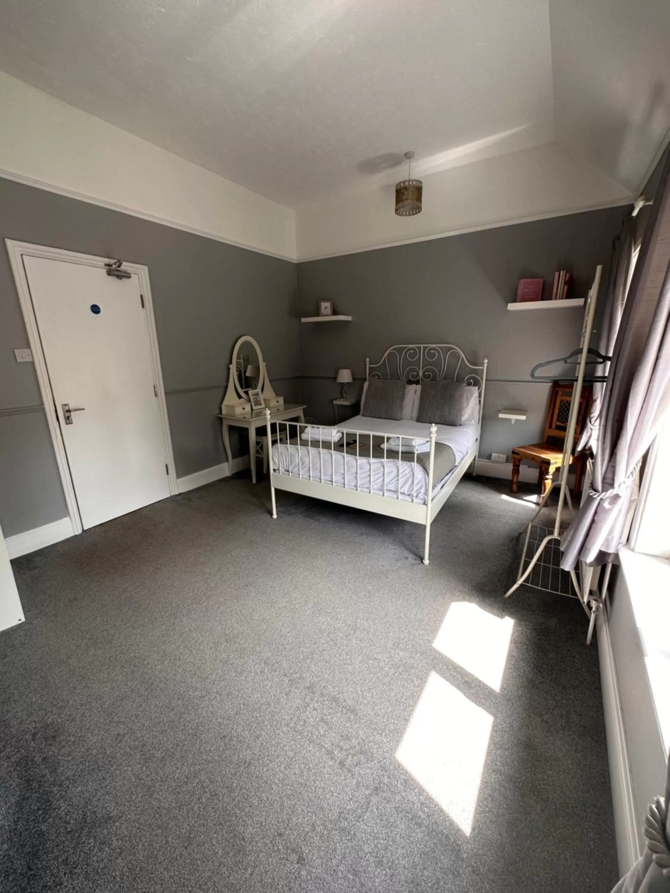 Bed in The Six Bells