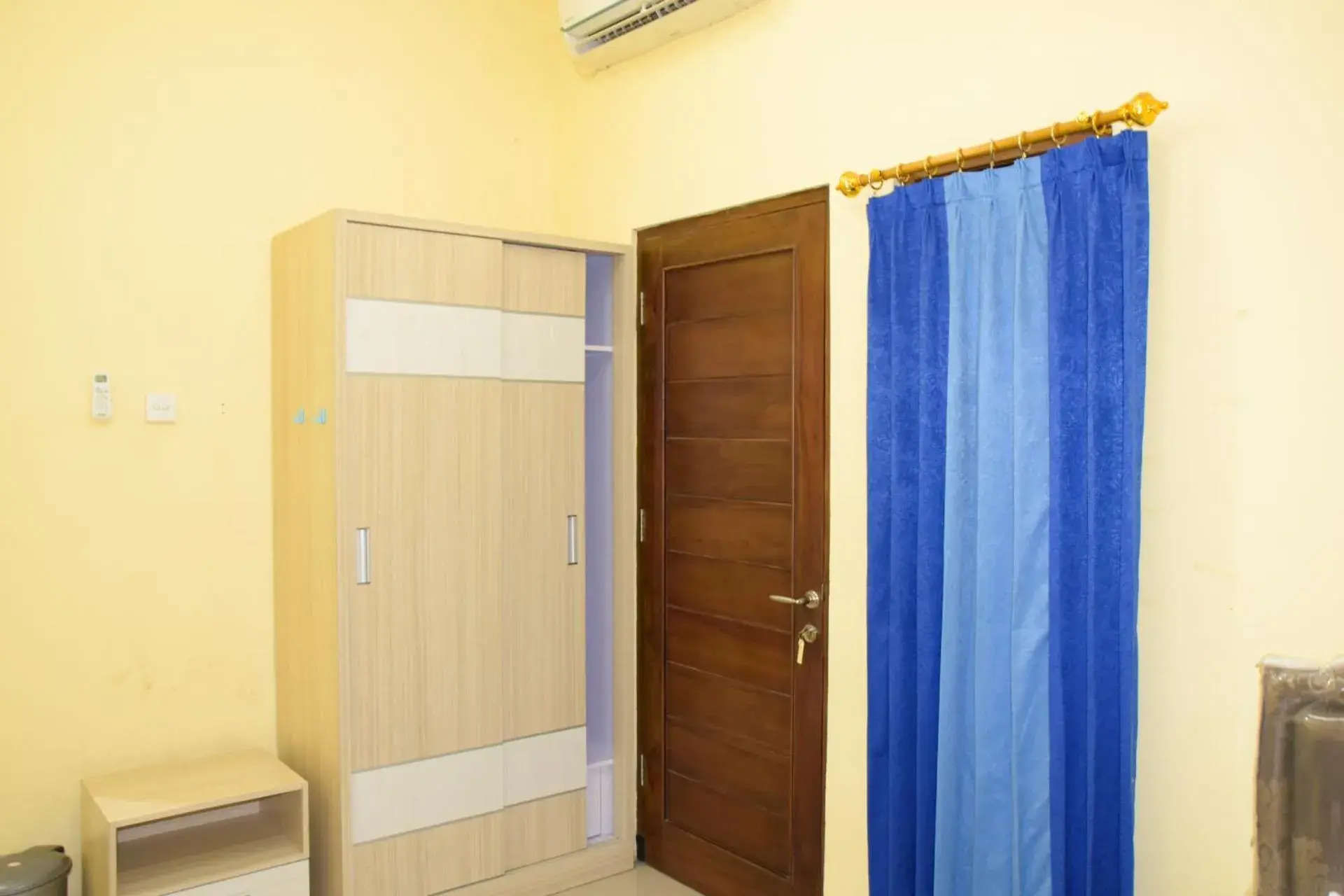 Bedroom in RedDoorz Syariah near Jogja City Mall 2