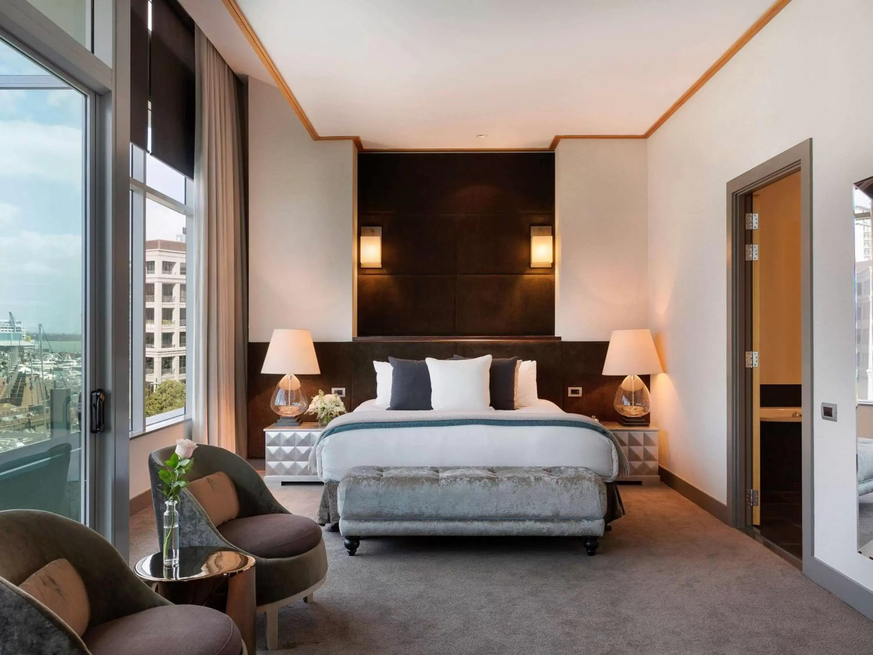 Photo of the whole room, Bed in Sofitel Auckland Viaduct Harbour