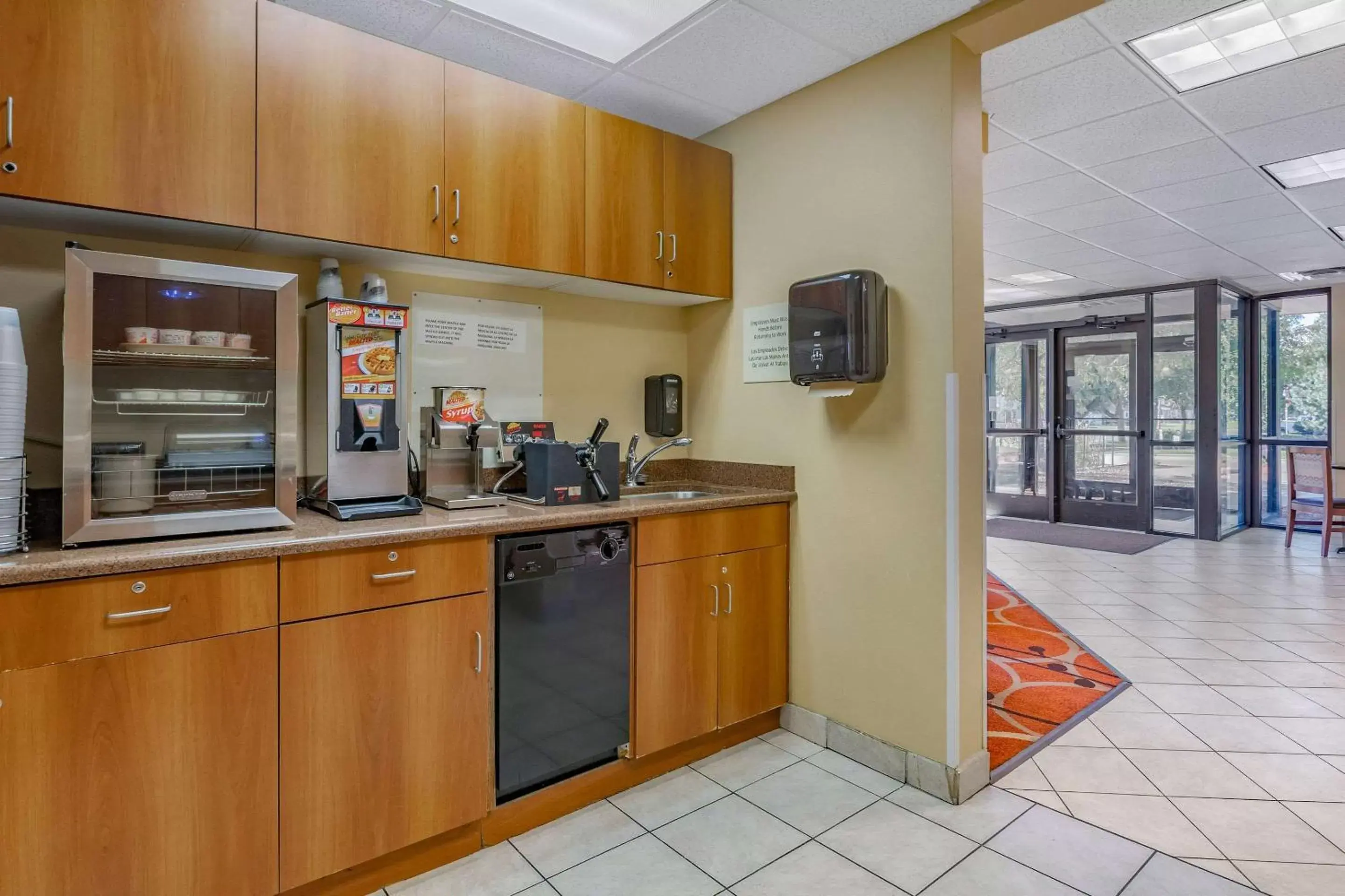 Restaurant/places to eat, Kitchen/Kitchenette in Econo Lodge Inn & Suites Fairgrounds