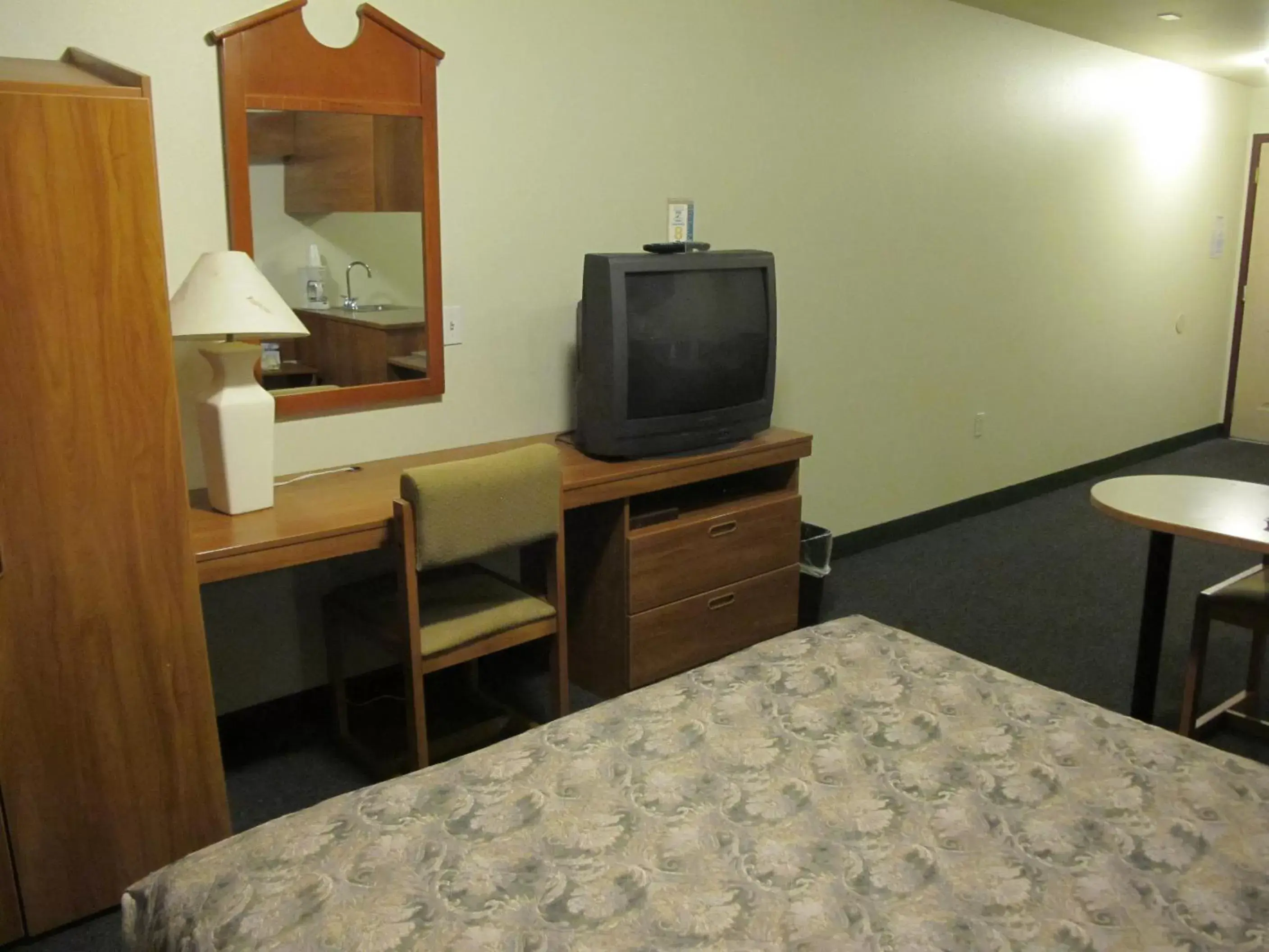 TV/Entertainment Center in Eagle River Microtel