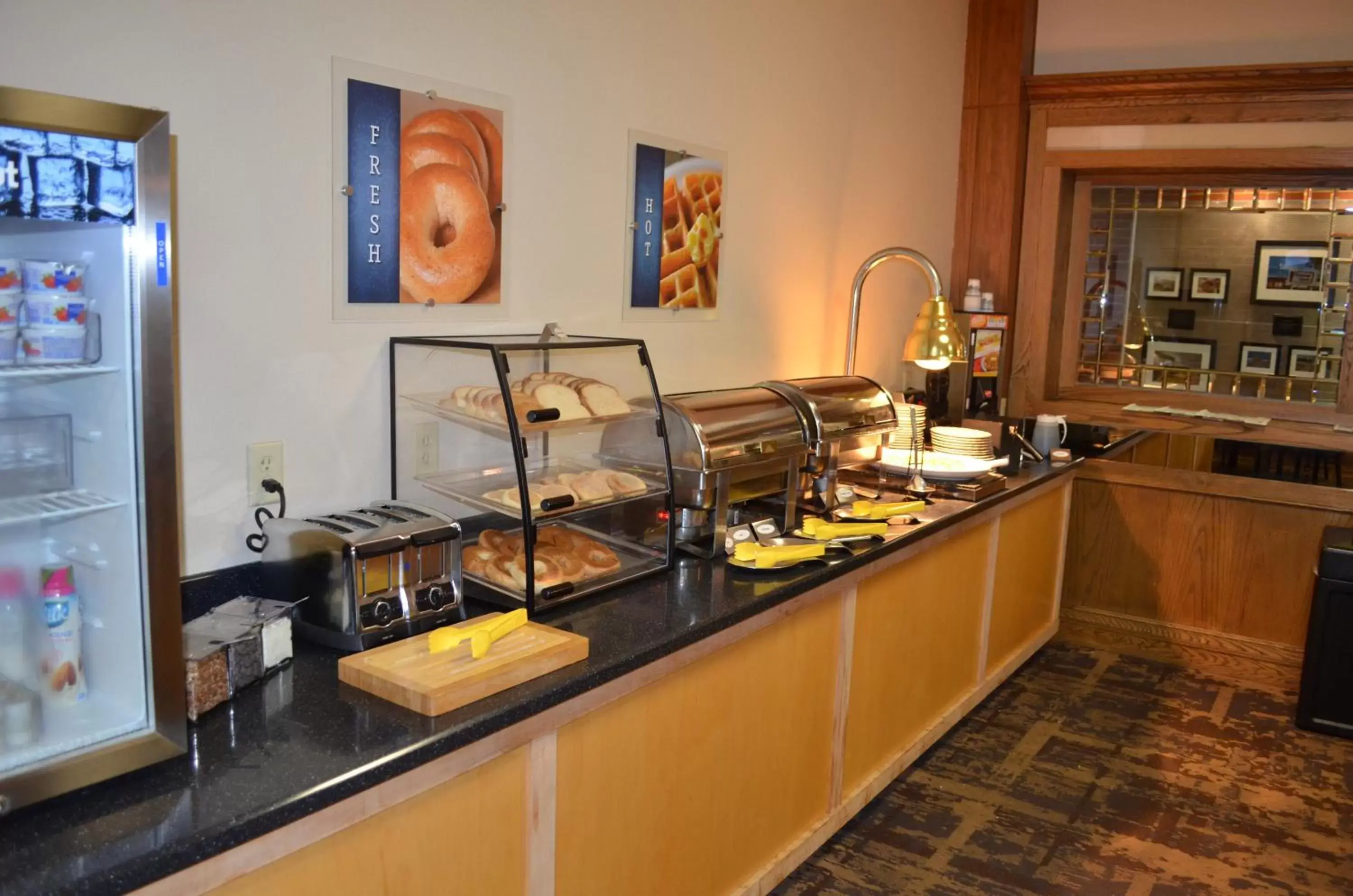 Buffet breakfast, Restaurant/Places to Eat in Best Western Starlite Village