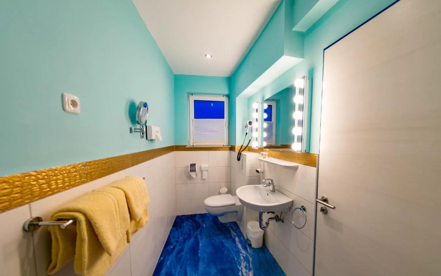 Bathroom in Hotel Goldflair am Rathaus