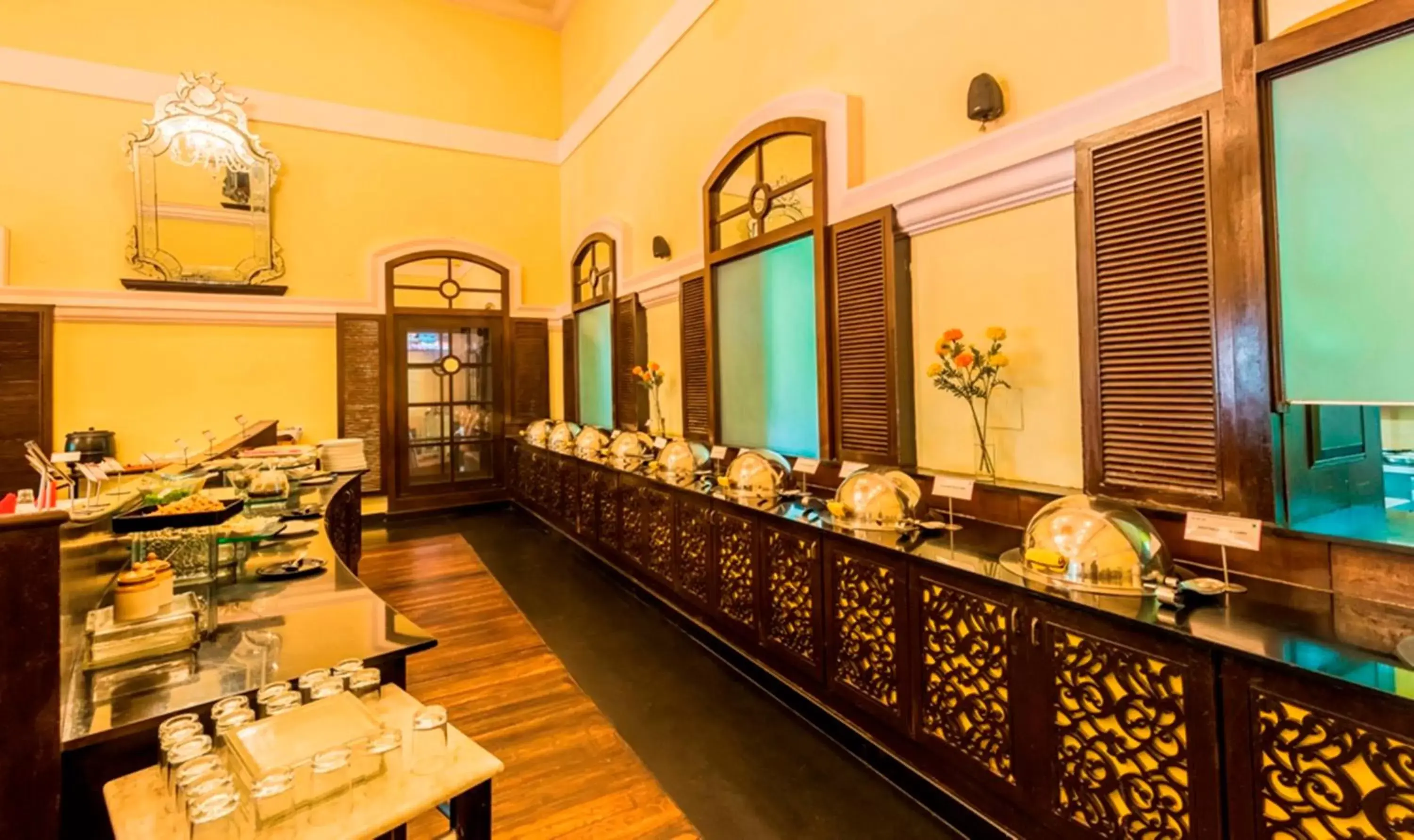 Restaurant/Places to Eat in Royal Orchid Metropole Mysore