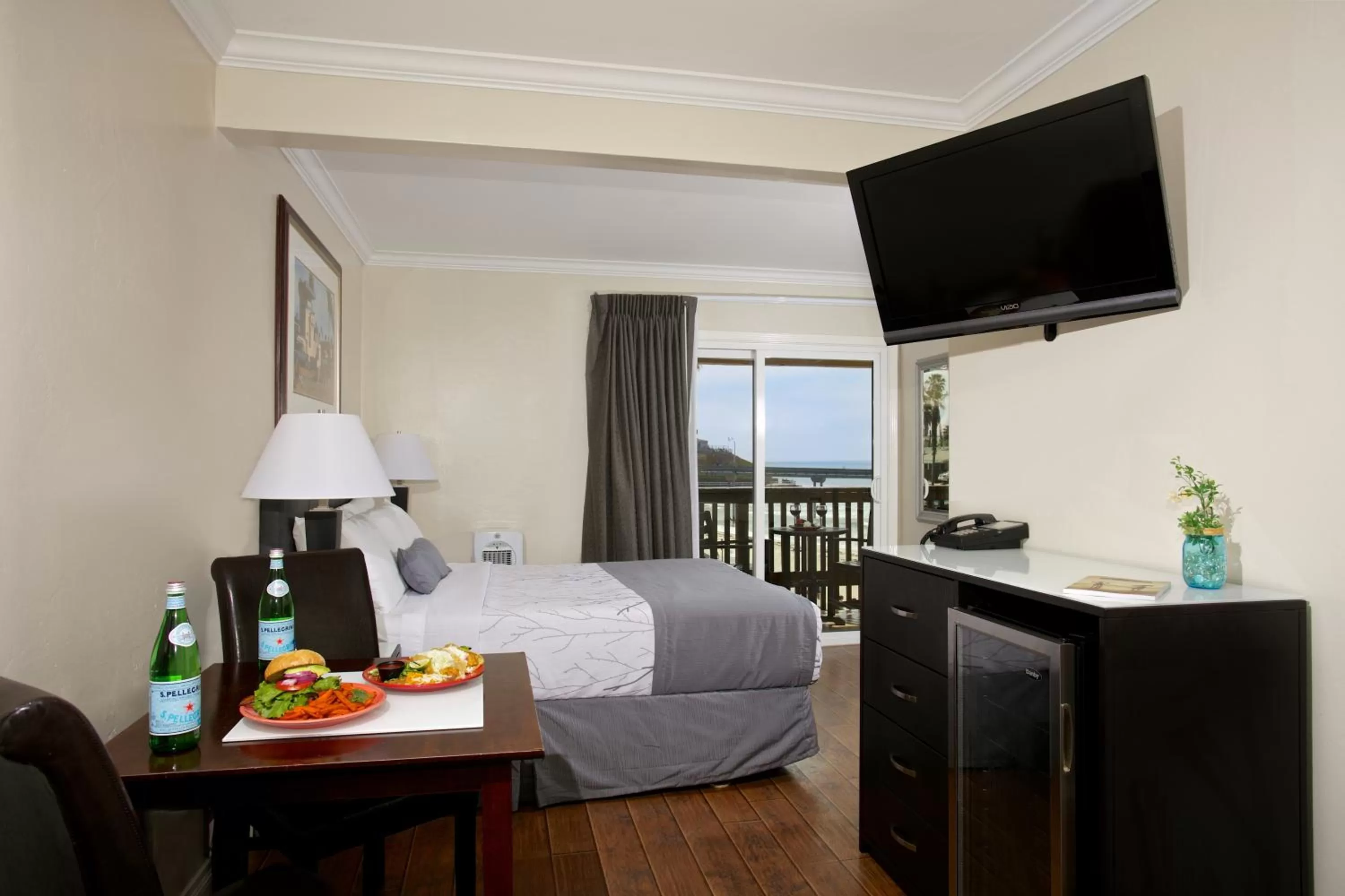 Photo of the whole room, Bed in Ocean Beach Hotel