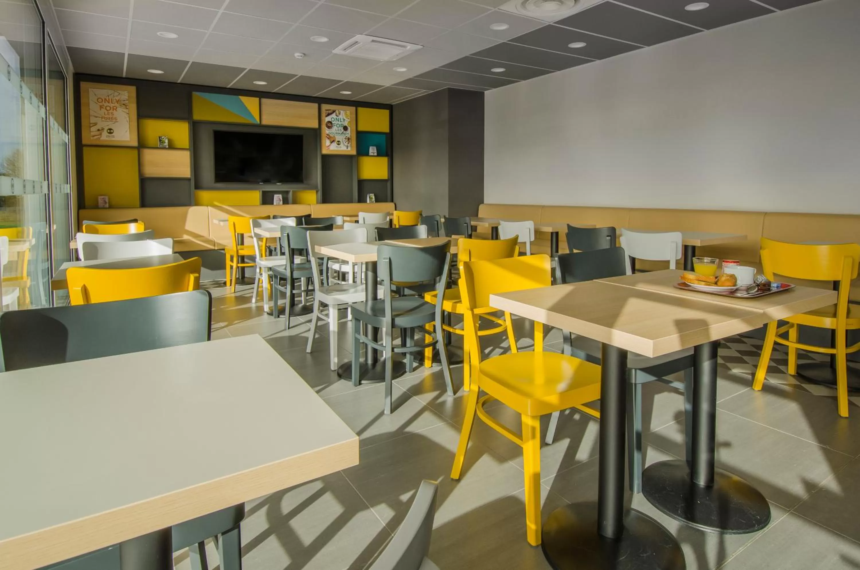 Restaurant/places to eat in B&B HOTEL Montargis-Amilly