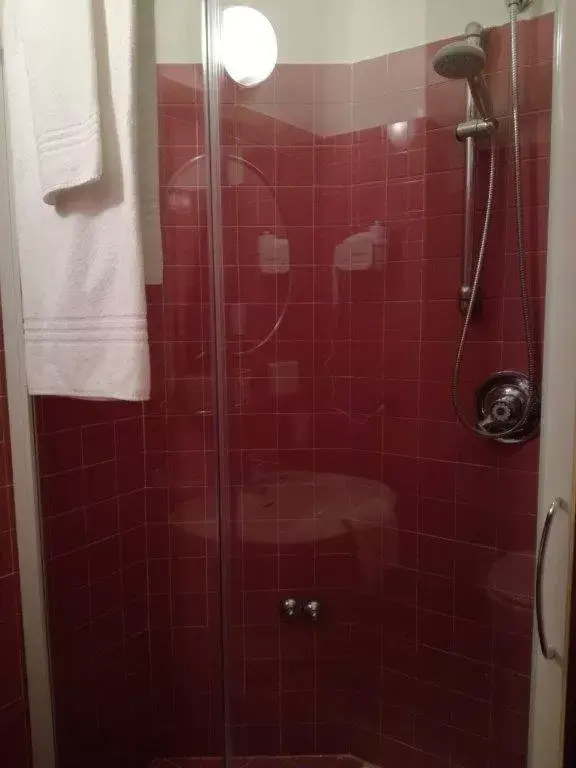 Shower, Bathroom in Hotel Vecchio Casello