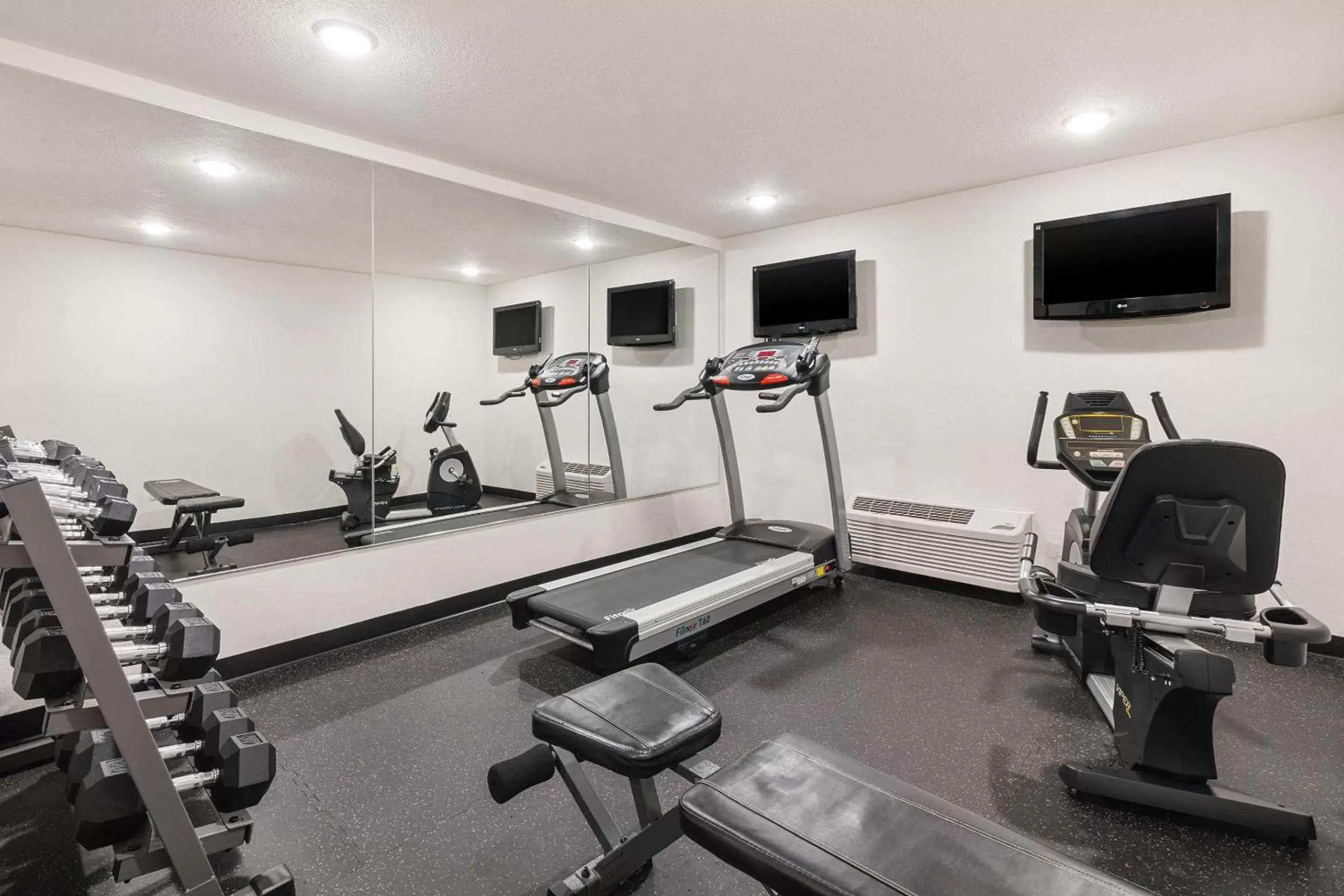 Fitness centre/facilities, Fitness Center/Facilities in Comfort Inn & Suites Vancouver Downtown City Center