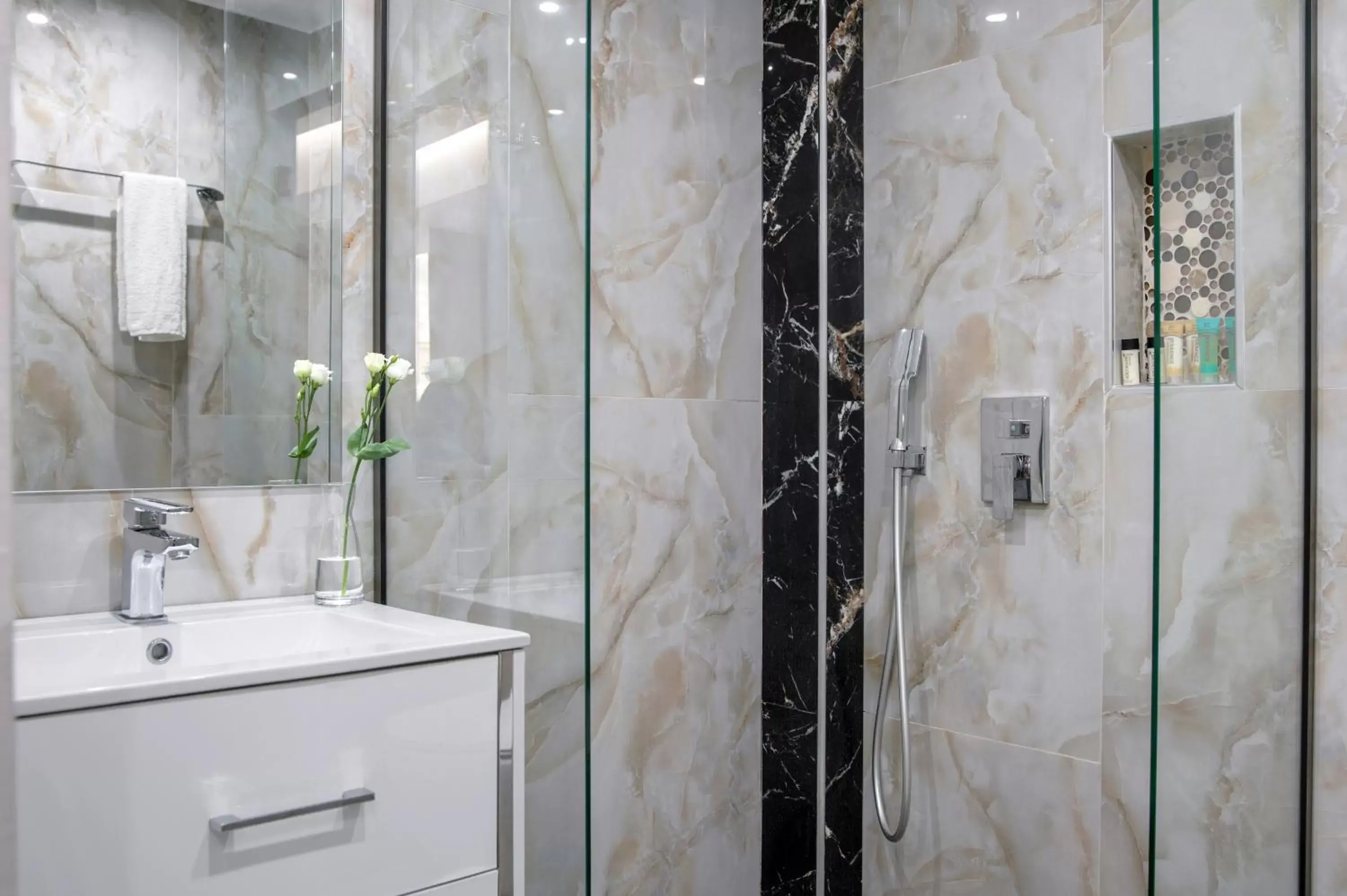 Shower, Bathroom in Athens Starlight Hotel