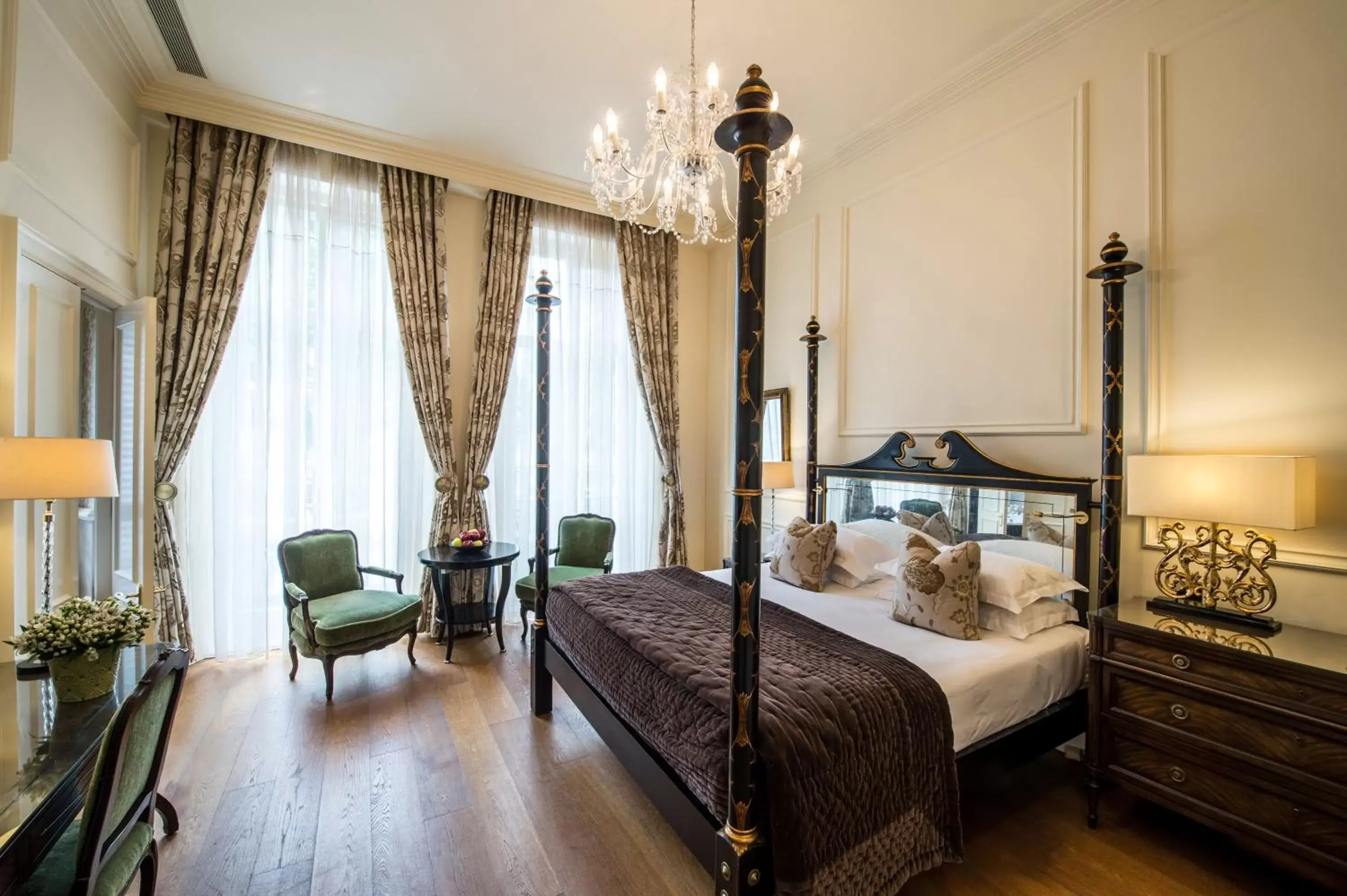 Bedroom, Bed in The Kensington Hotel
