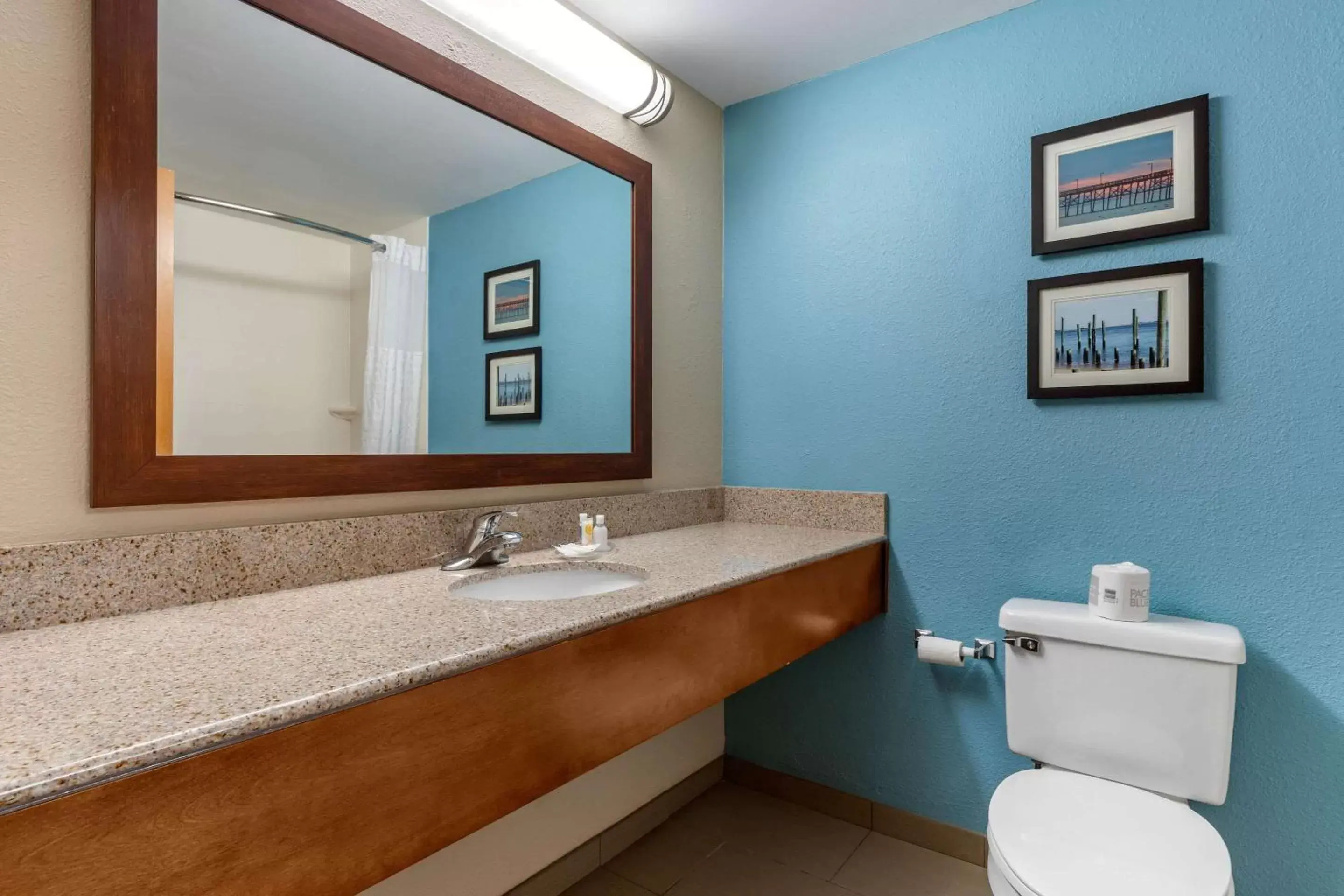 Bedroom, Bathroom in Comfort Suites Southport - Oak Island