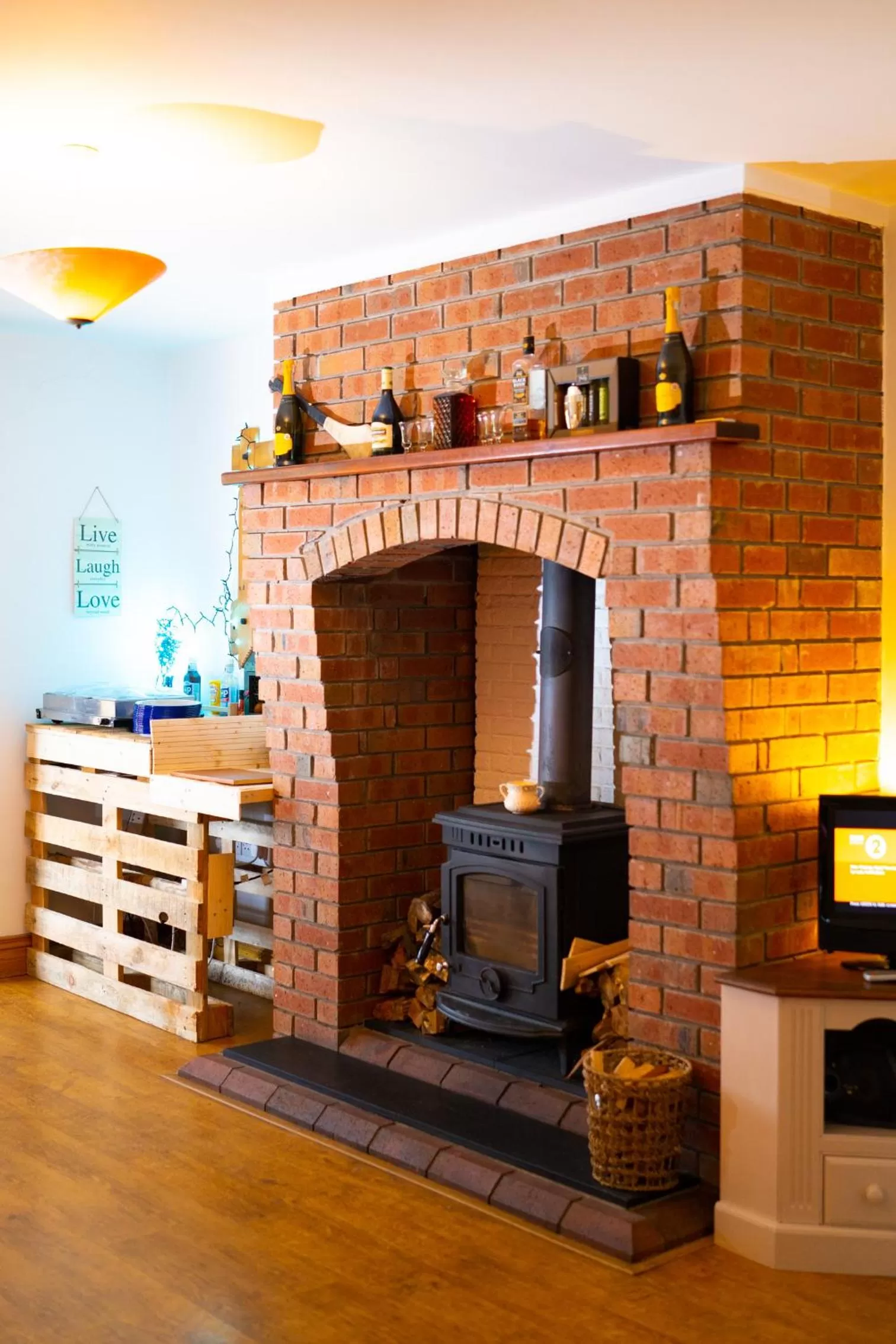 Communal lounge/ TV room in Carnately Lodge