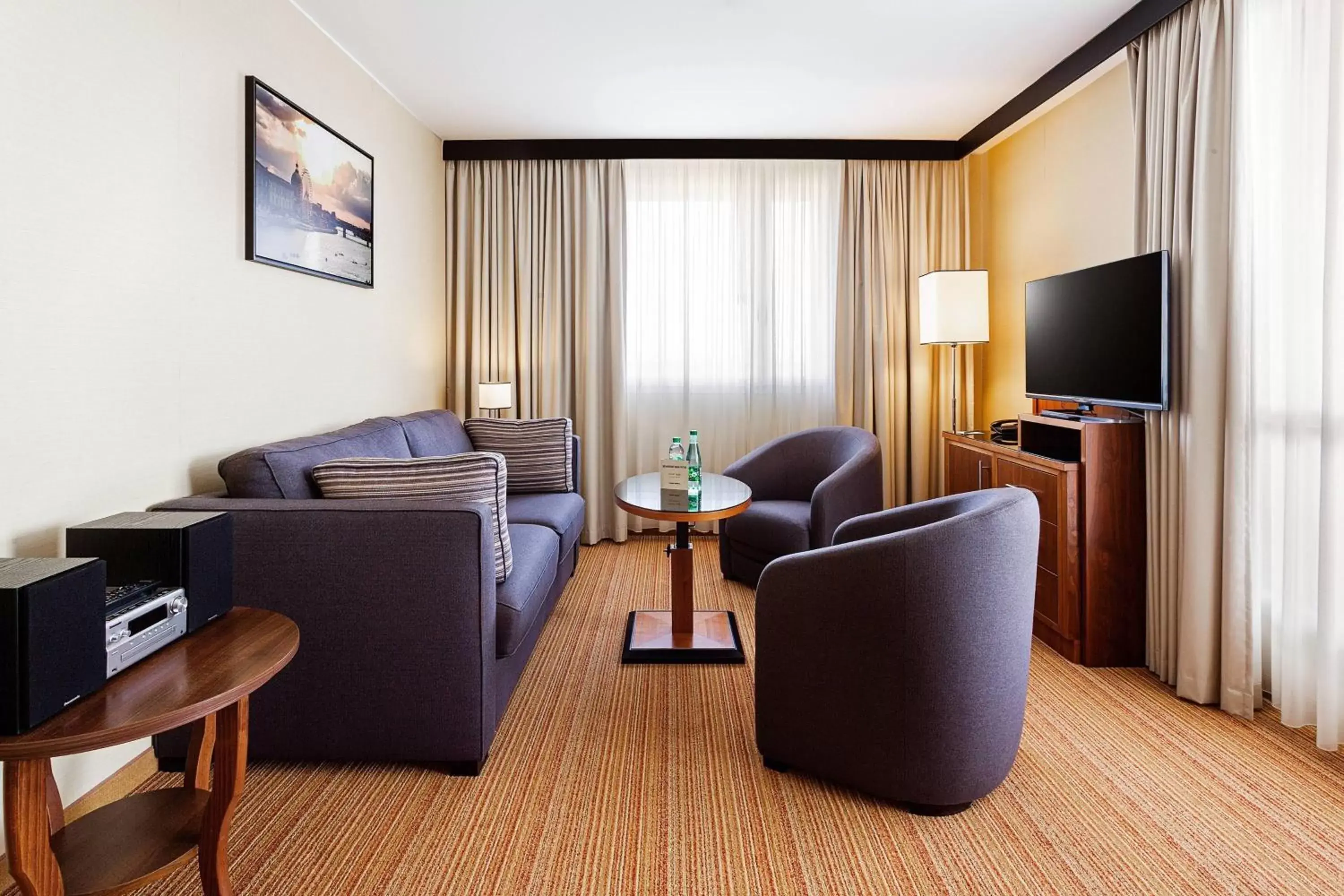 Living room, TV/Entertainment Center in Courtyard by Marriott Toulouse Airport