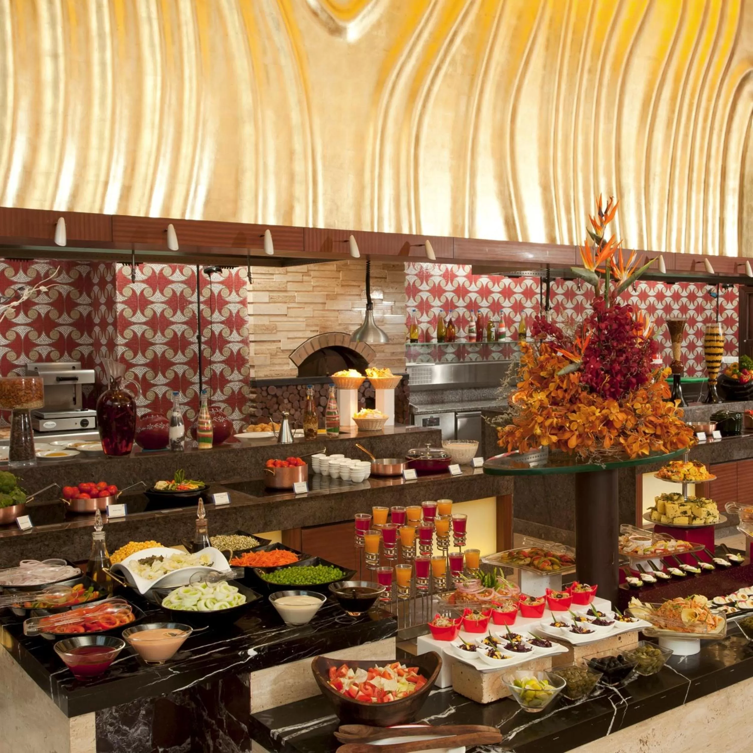 Restaurant/places to eat in Radisson Blu Hotel, Nagpur