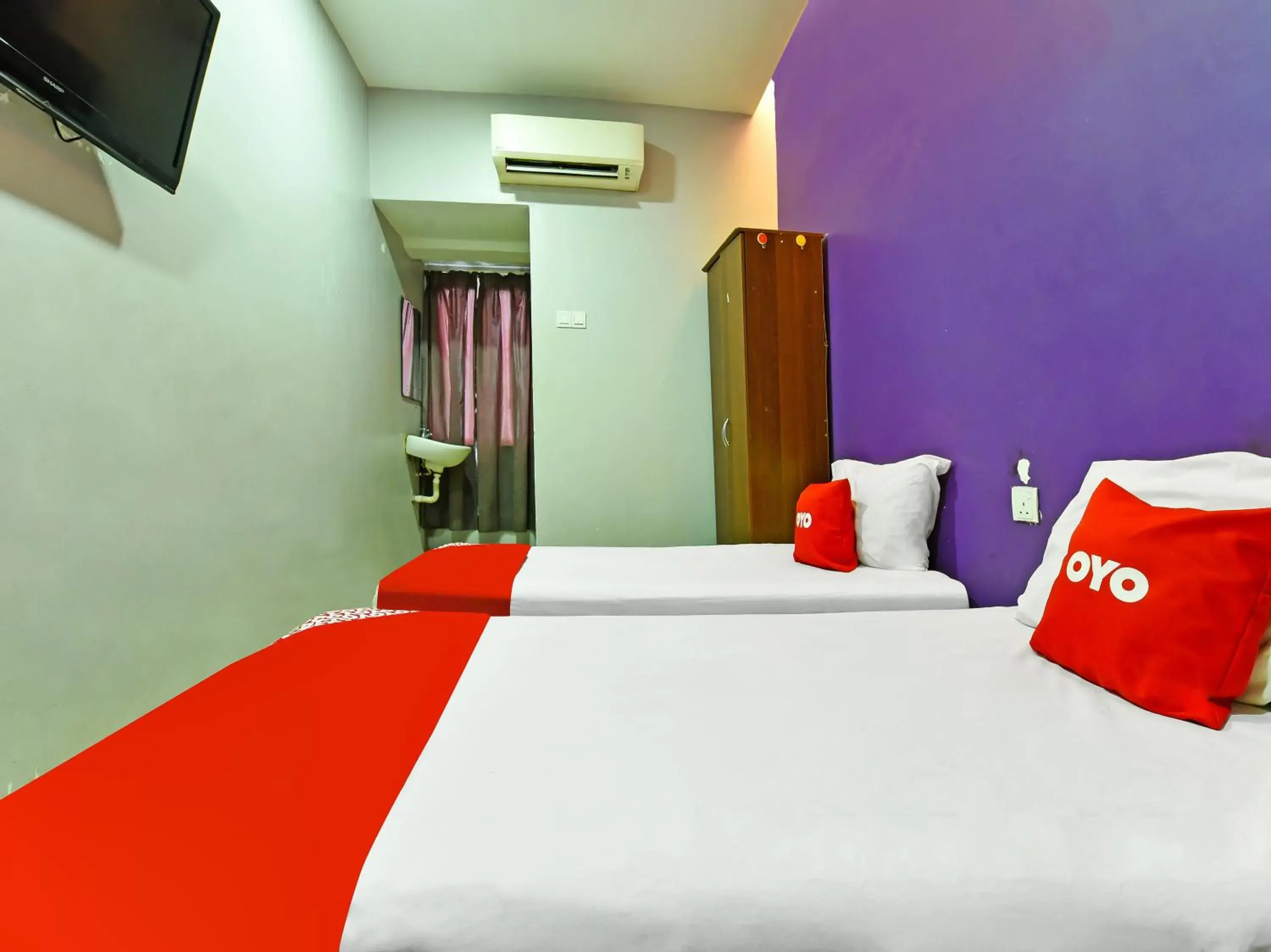 Bedroom, Bed in OYO 90138 Hotel Elwarda Klcity