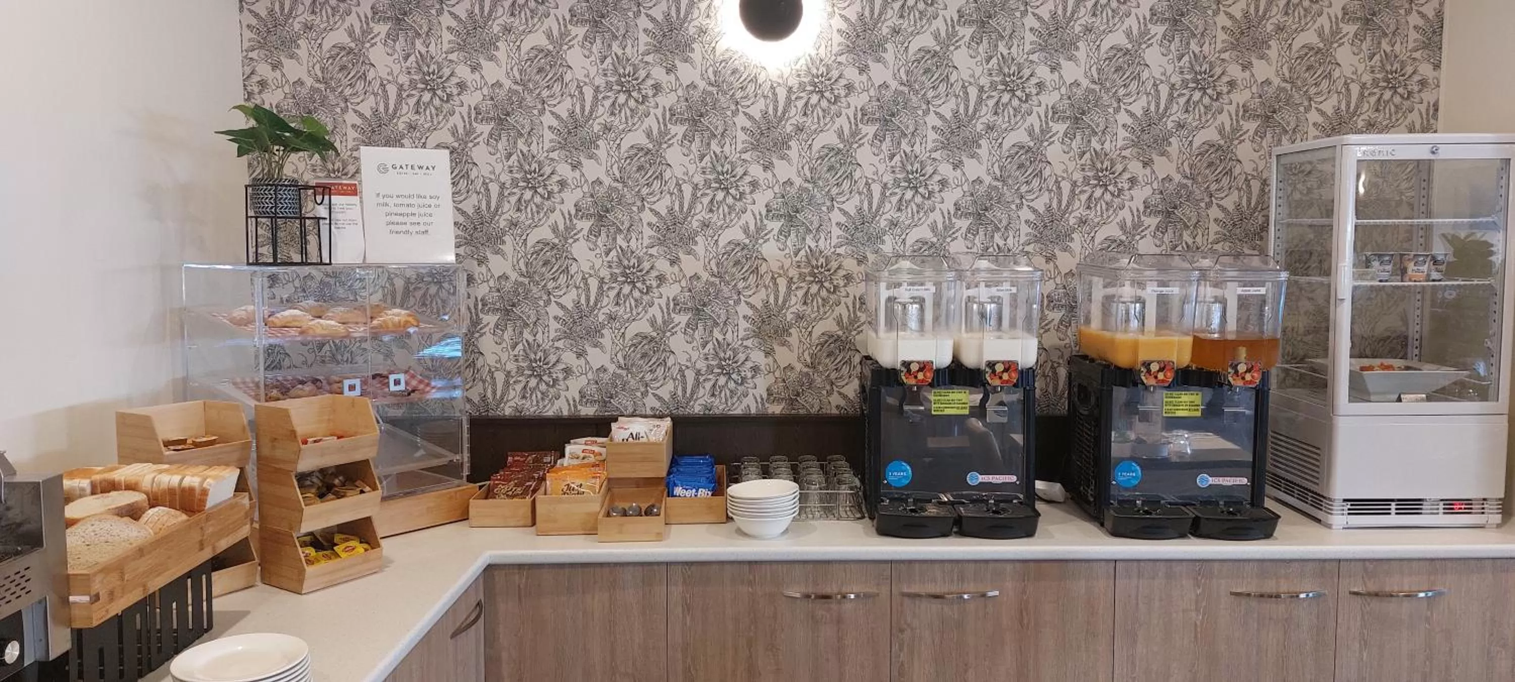 Breakfast in Nightelier Devonport Gateway Hotel