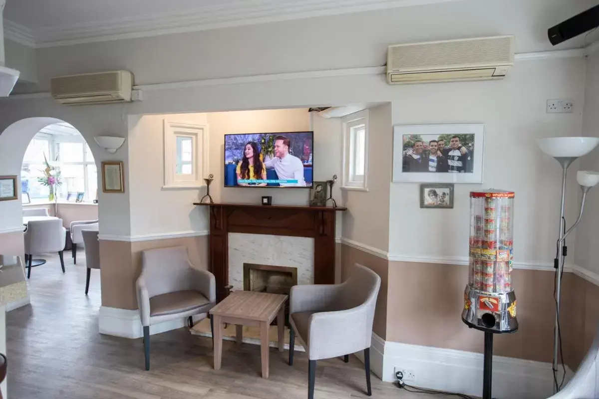 TV and multimedia in Corner House Hotel Gatwick