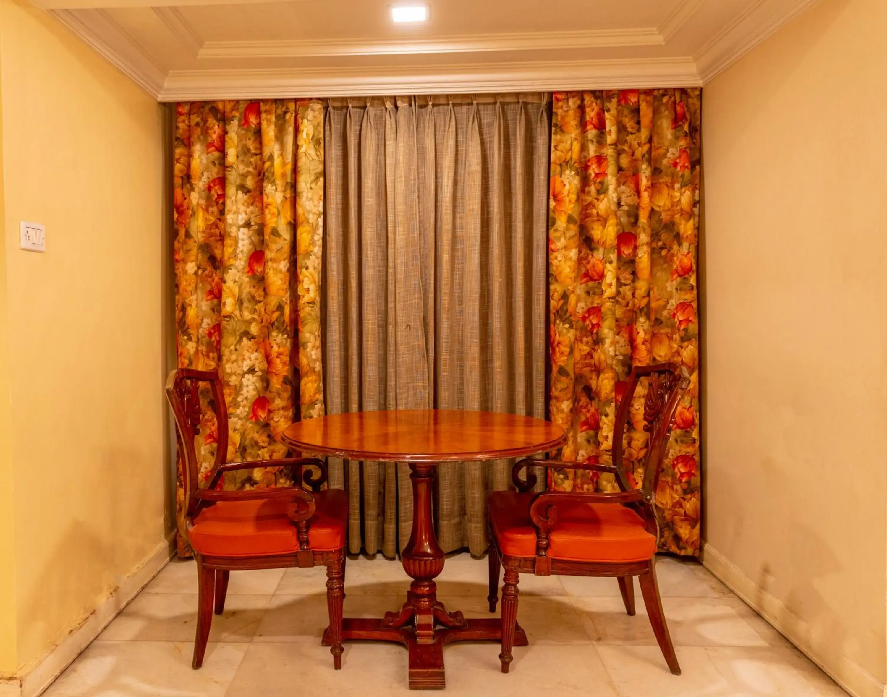 Dining area, Seating Area in Hotel Hardeo