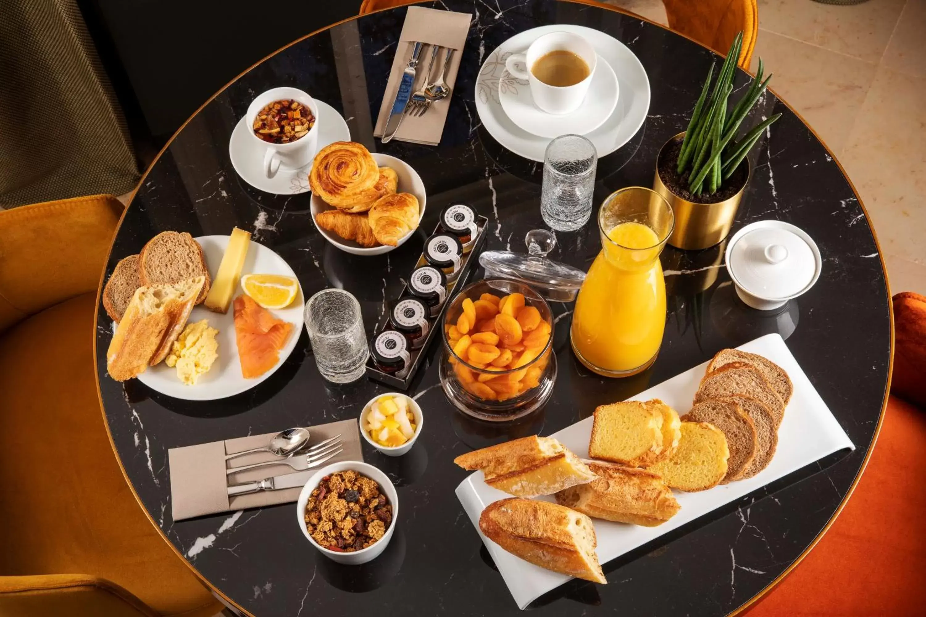 Breakfast in Hôtel Aiglon
