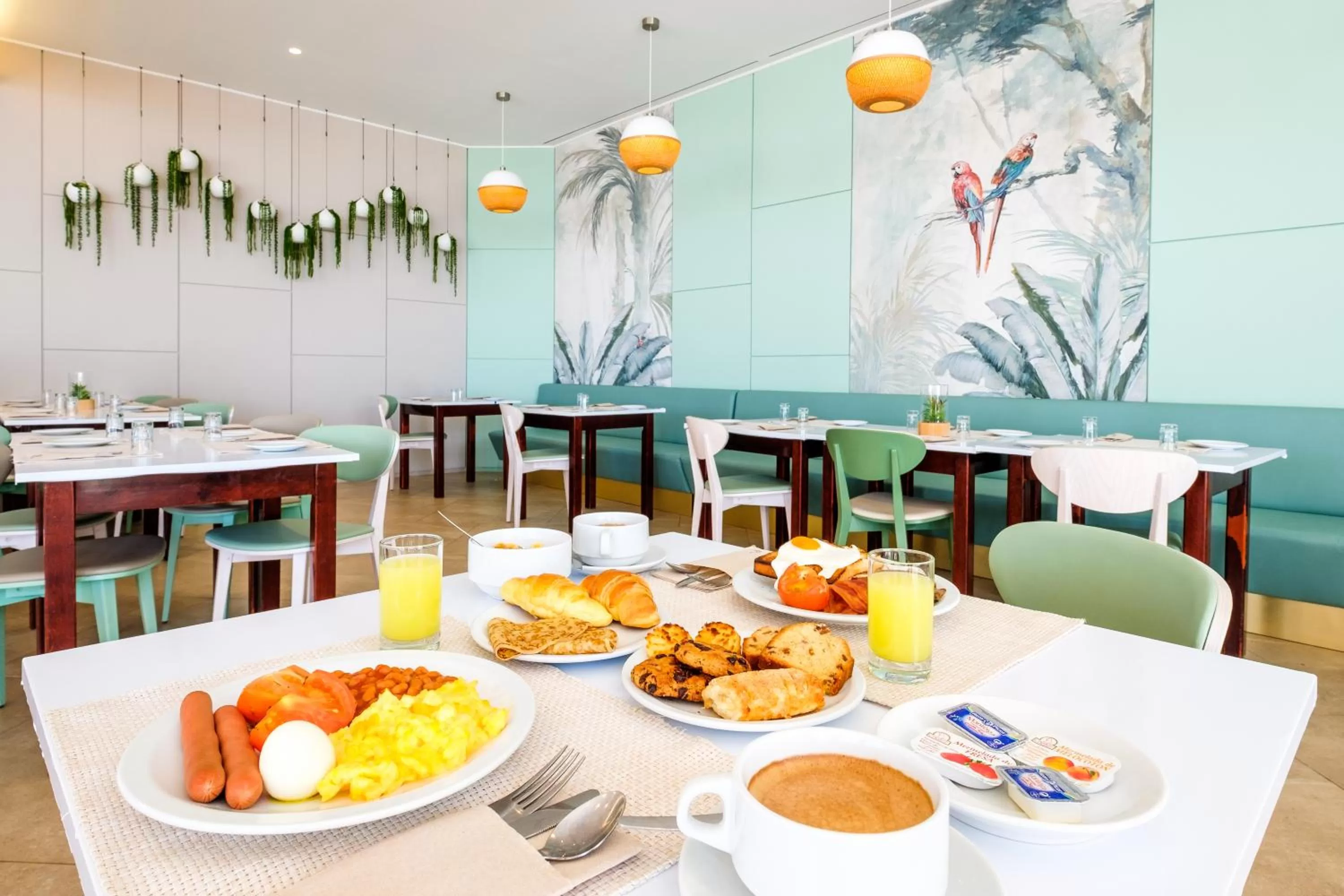 Restaurant/places to eat in Auramar Beach Resort