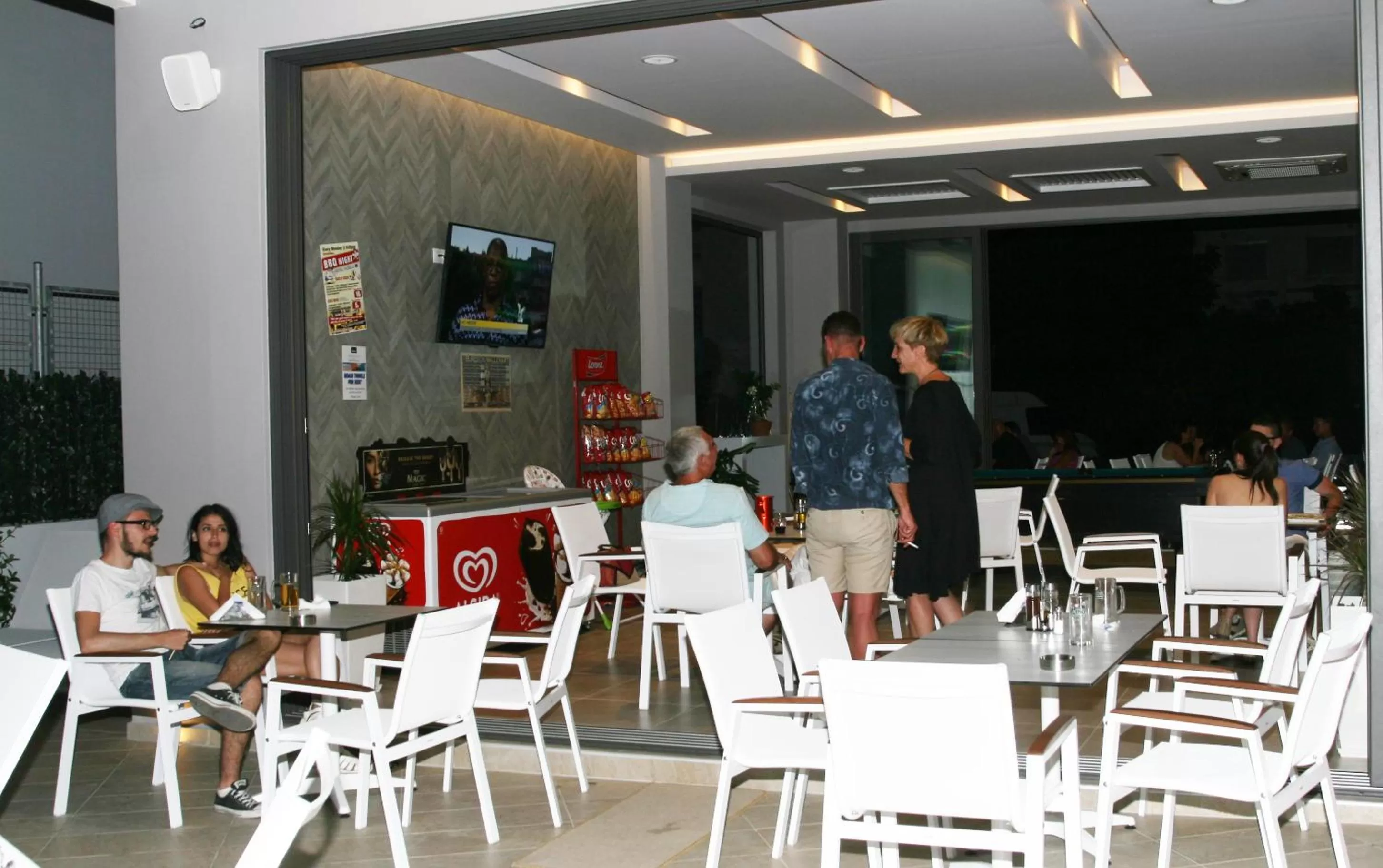 Restaurant/places to eat in Agrelli Hotel & Suites