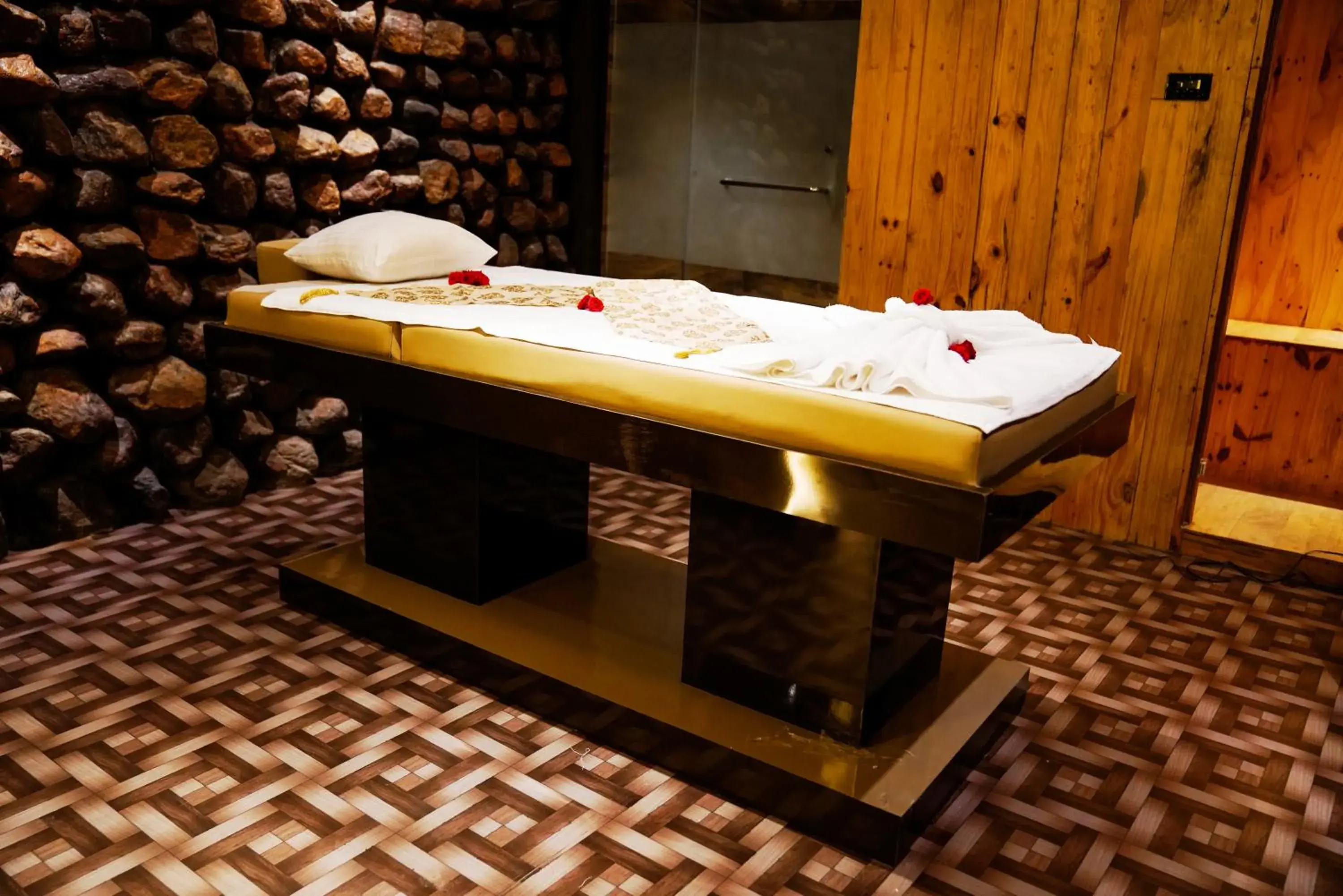 Spa and wellness centre/facilities in Hotel Roopa