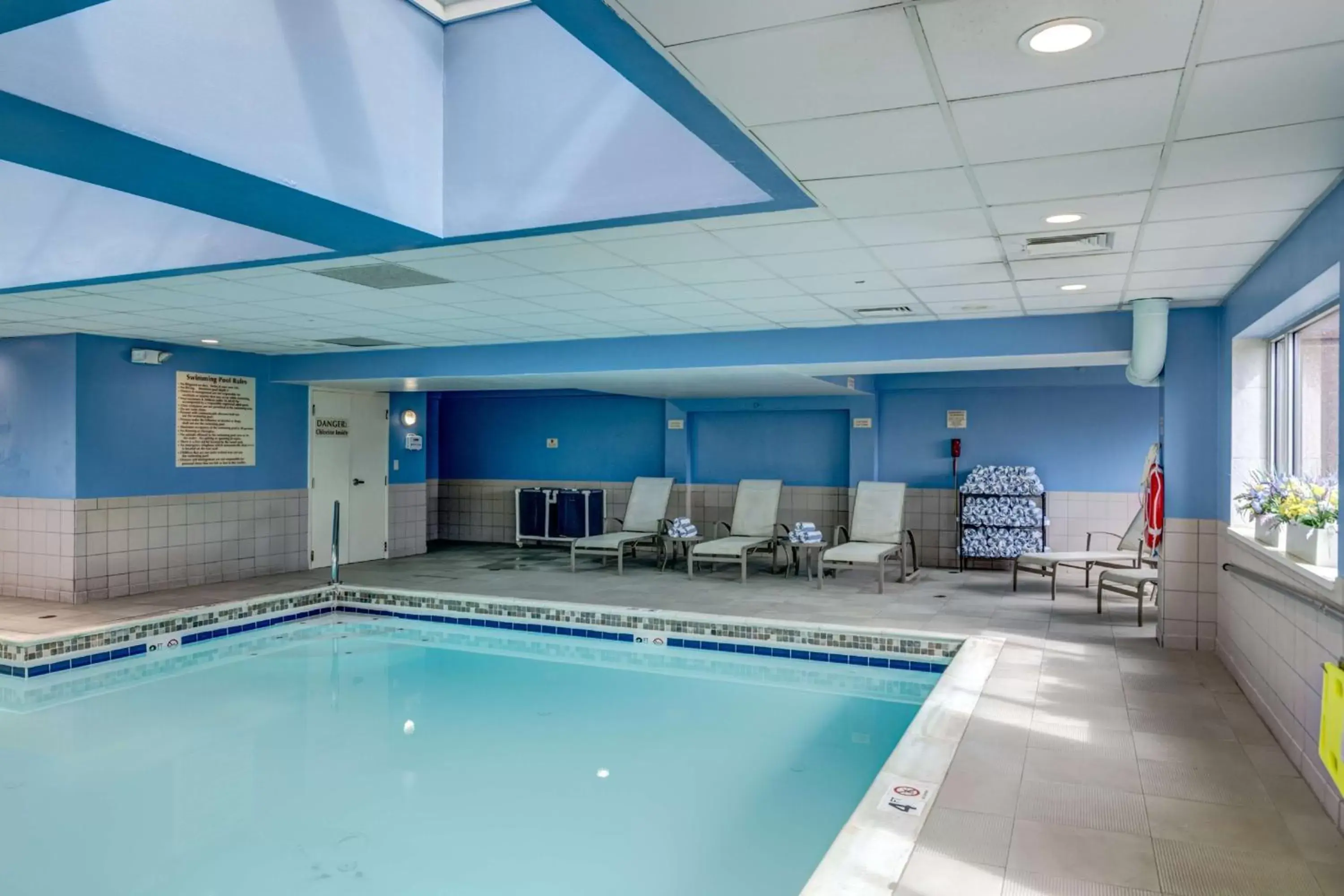 Pool view, Swimming Pool in Embassy Suites Cincinnati - RiverCenter