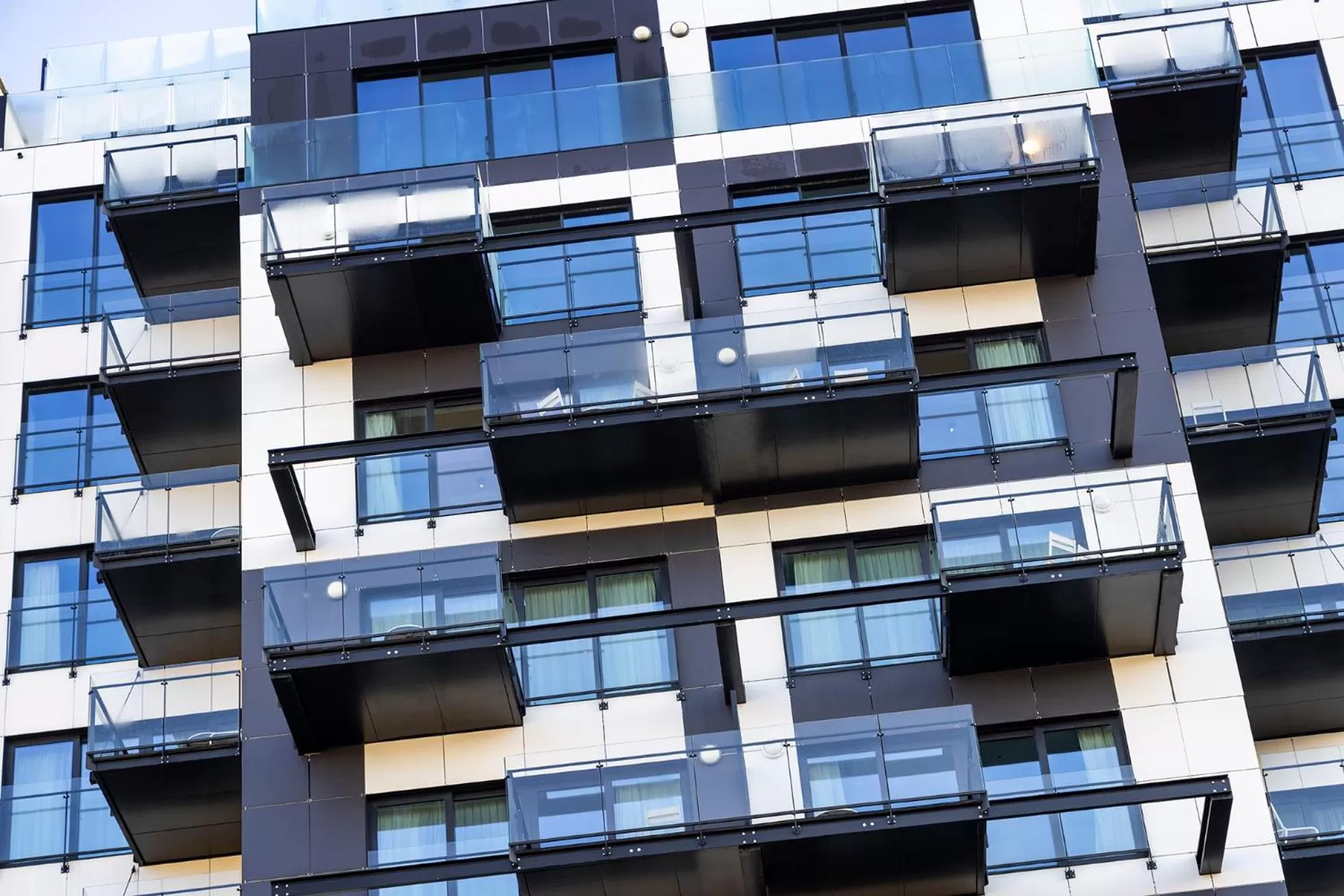 Property building in L-Avenue