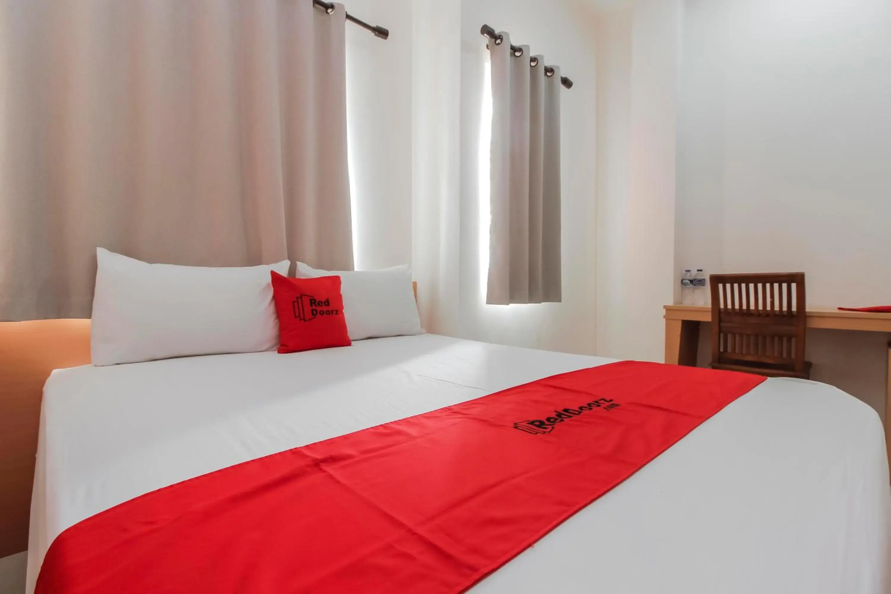 Bed in RedDoorz Plus near Galaxy Bekasi