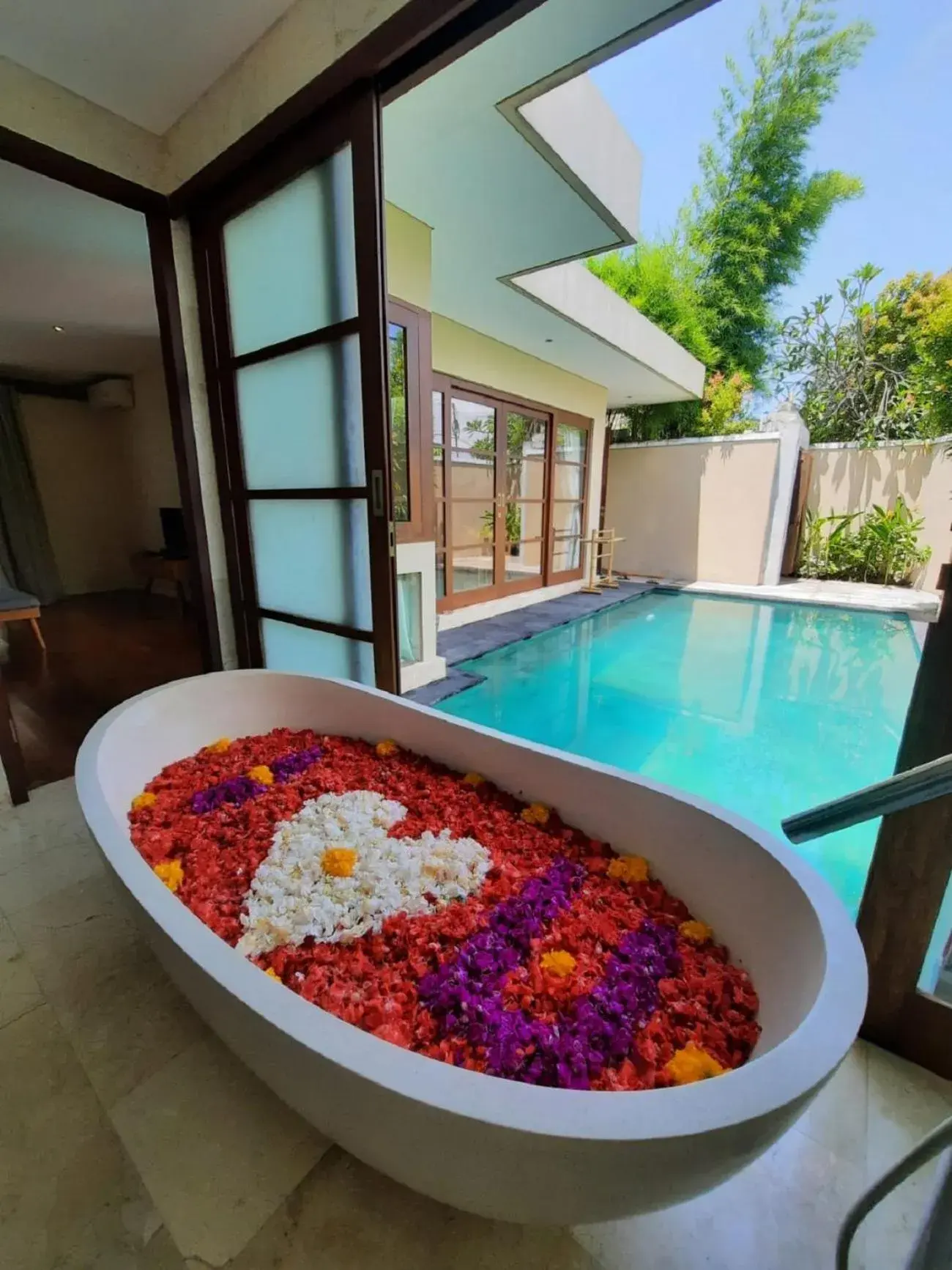 Decorative detail, Swimming Pool in Beautiful Bali Villas