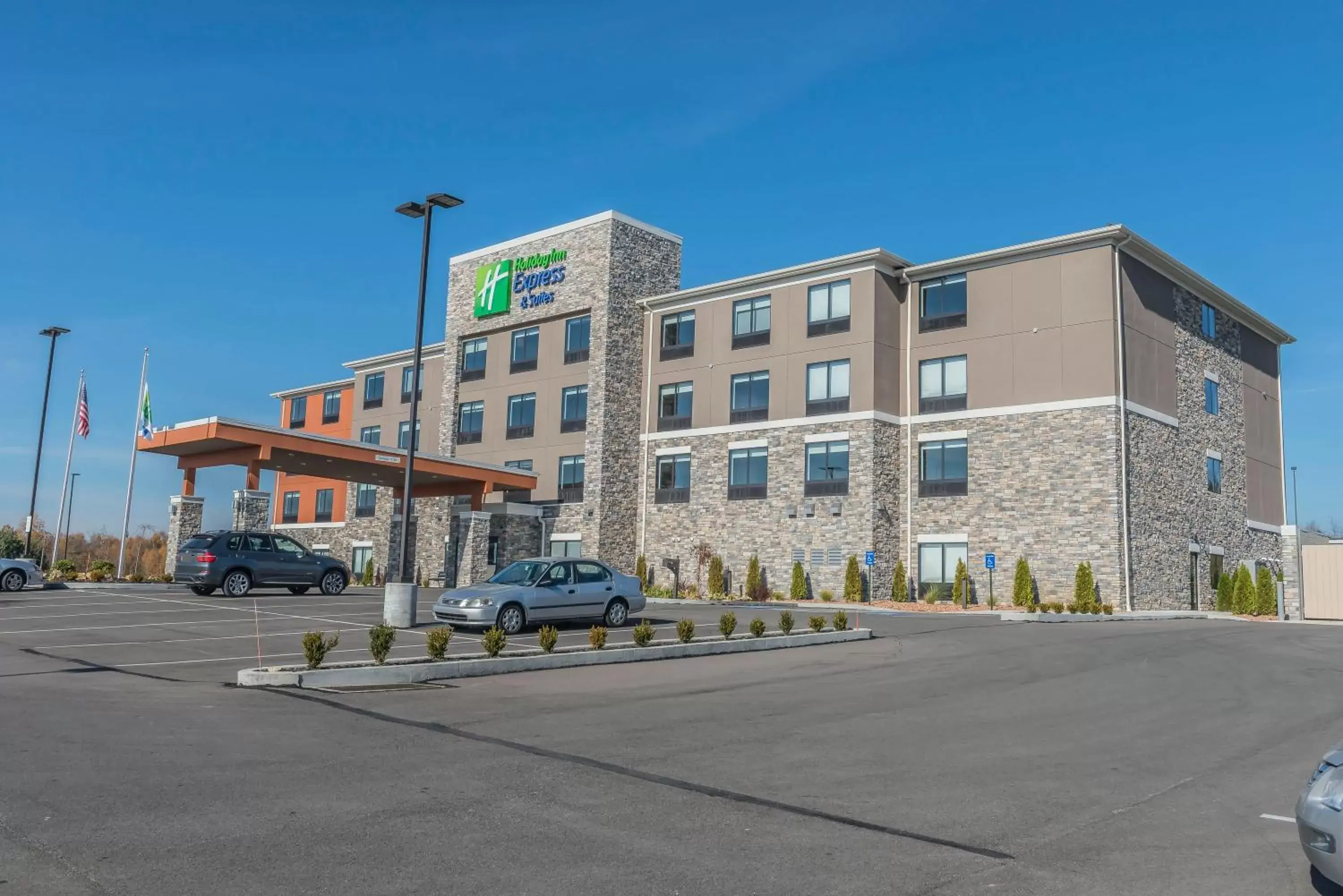 Property Building in Holiday Inn Express & Suites Clarion, an IHG Hotel
