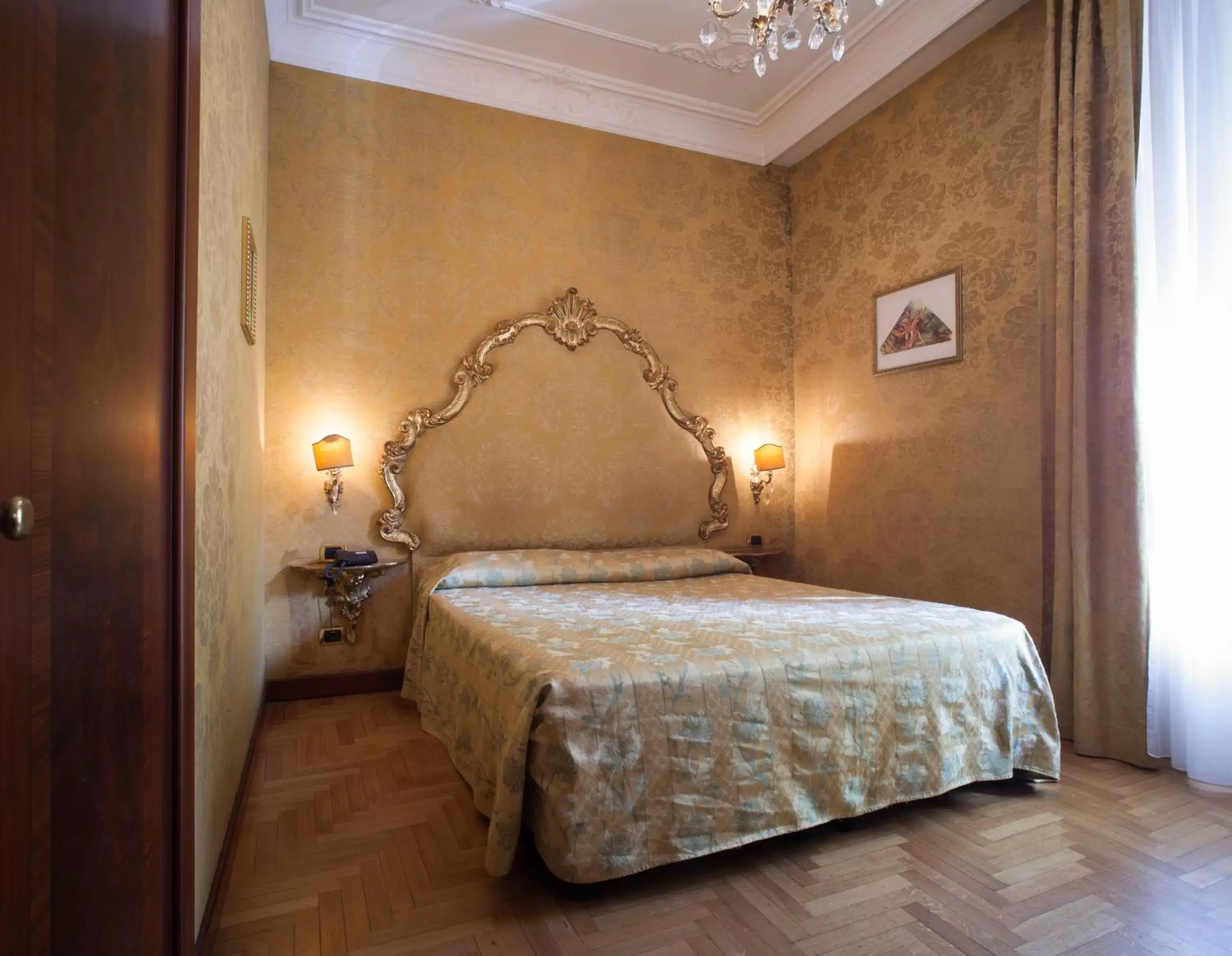 Bedroom, Bed in Hotel Des Epoques