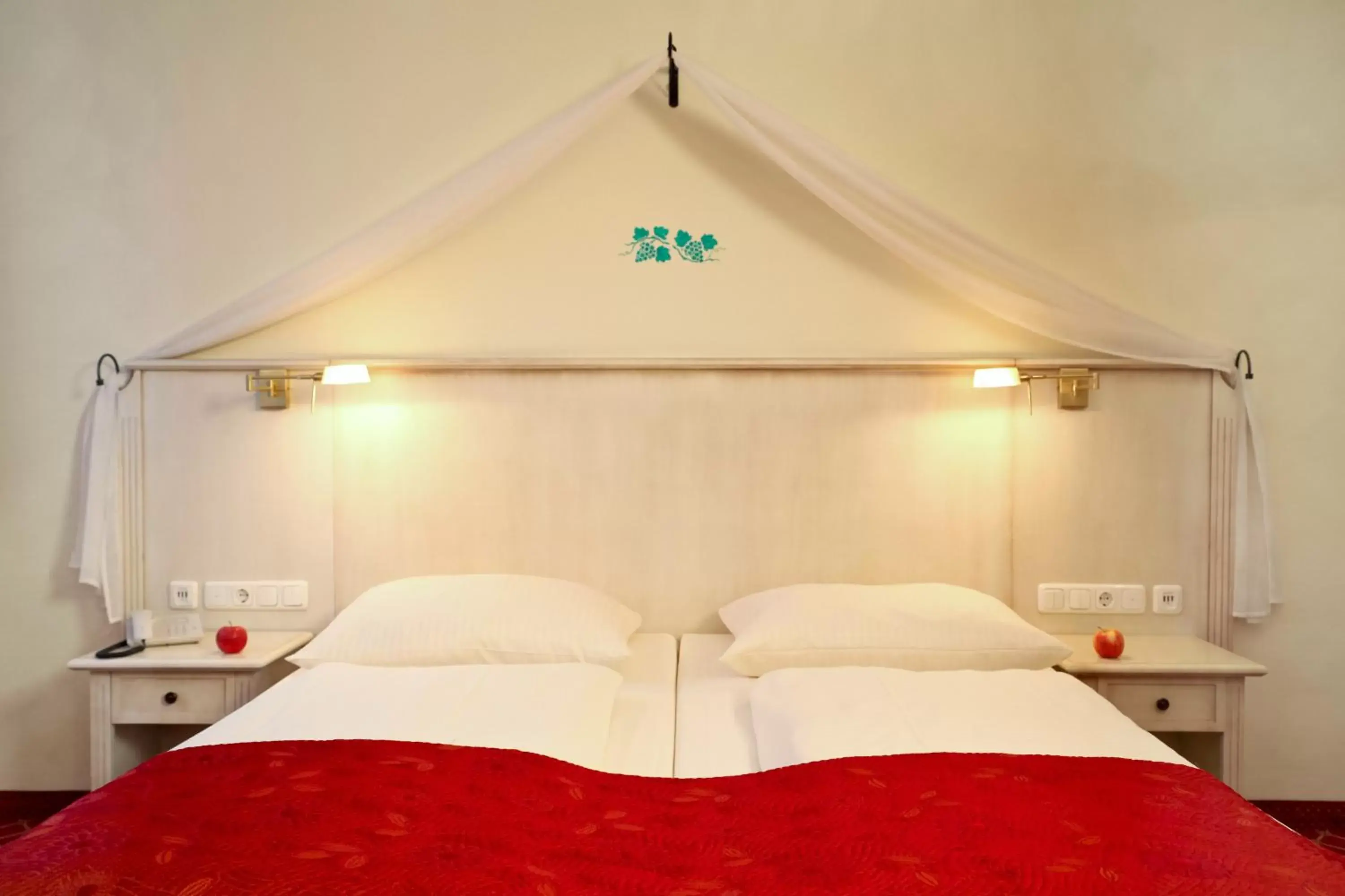 Bed in Hotel Chateau Kurfürstendamm Bed in Hotel Chateau Kurfürstendamm