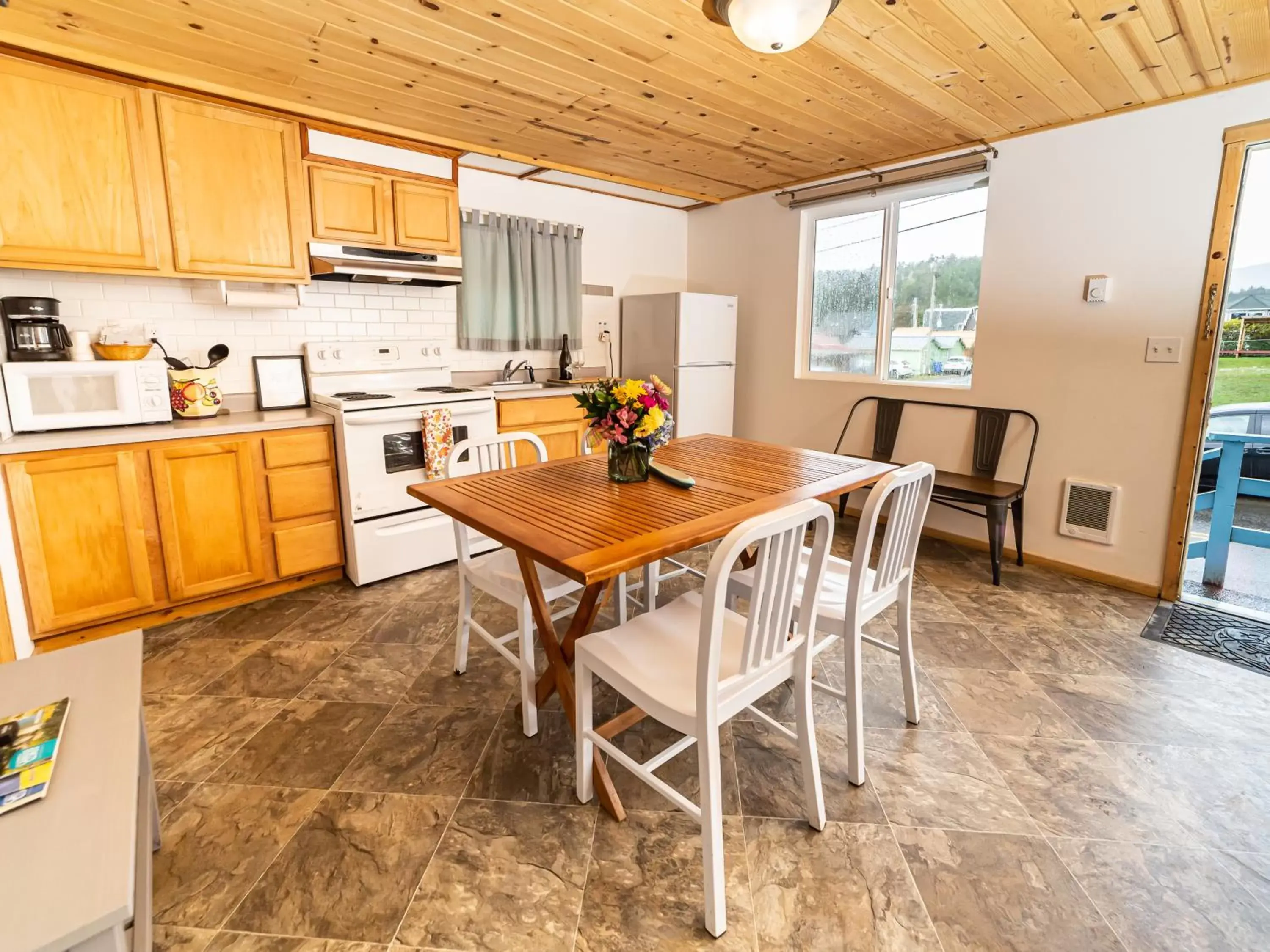 Kitchen or kitchenette, Kitchen/Kitchenette in Terimore Lodging by the Sea