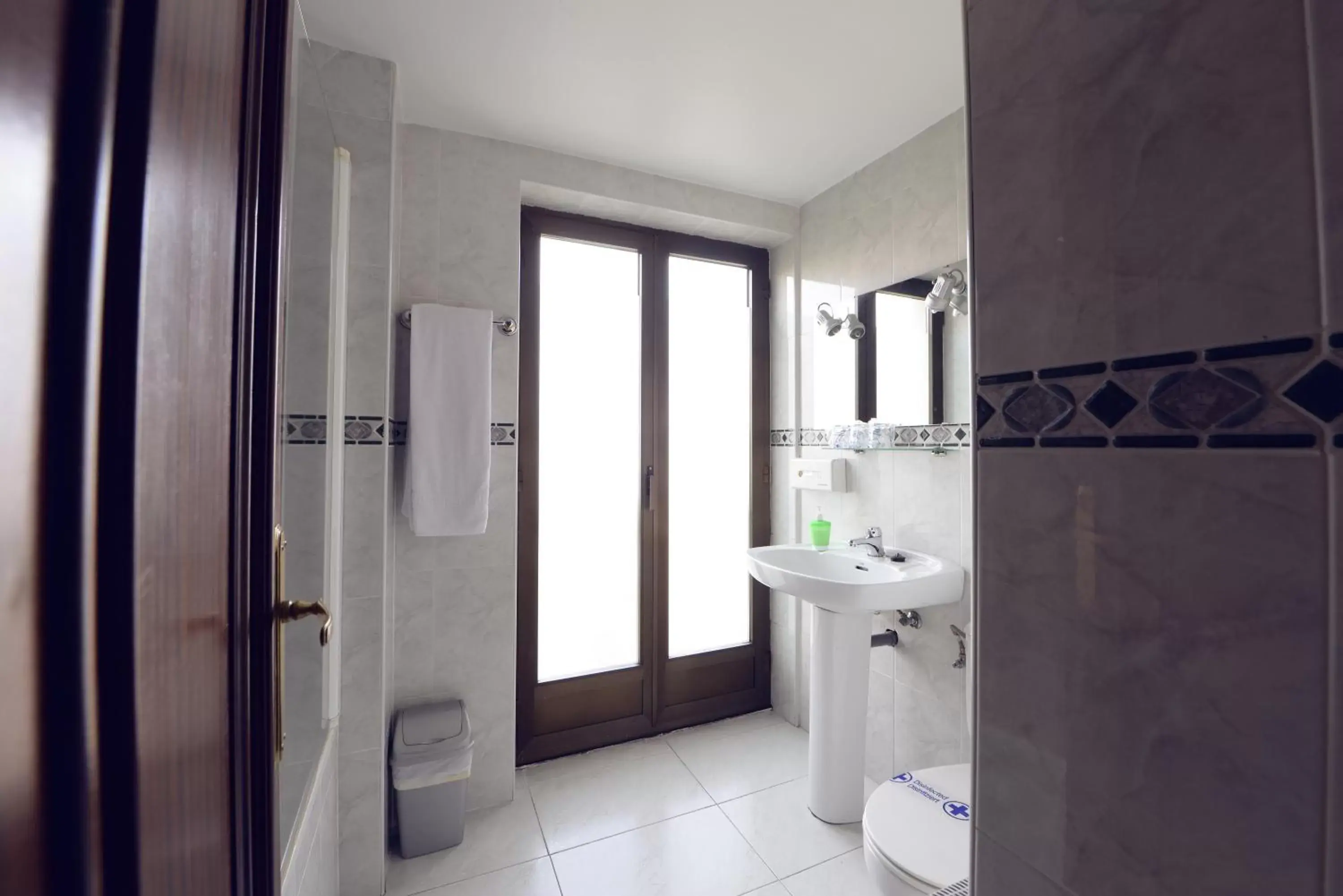 Property building, Bathroom in Hostal Concejo