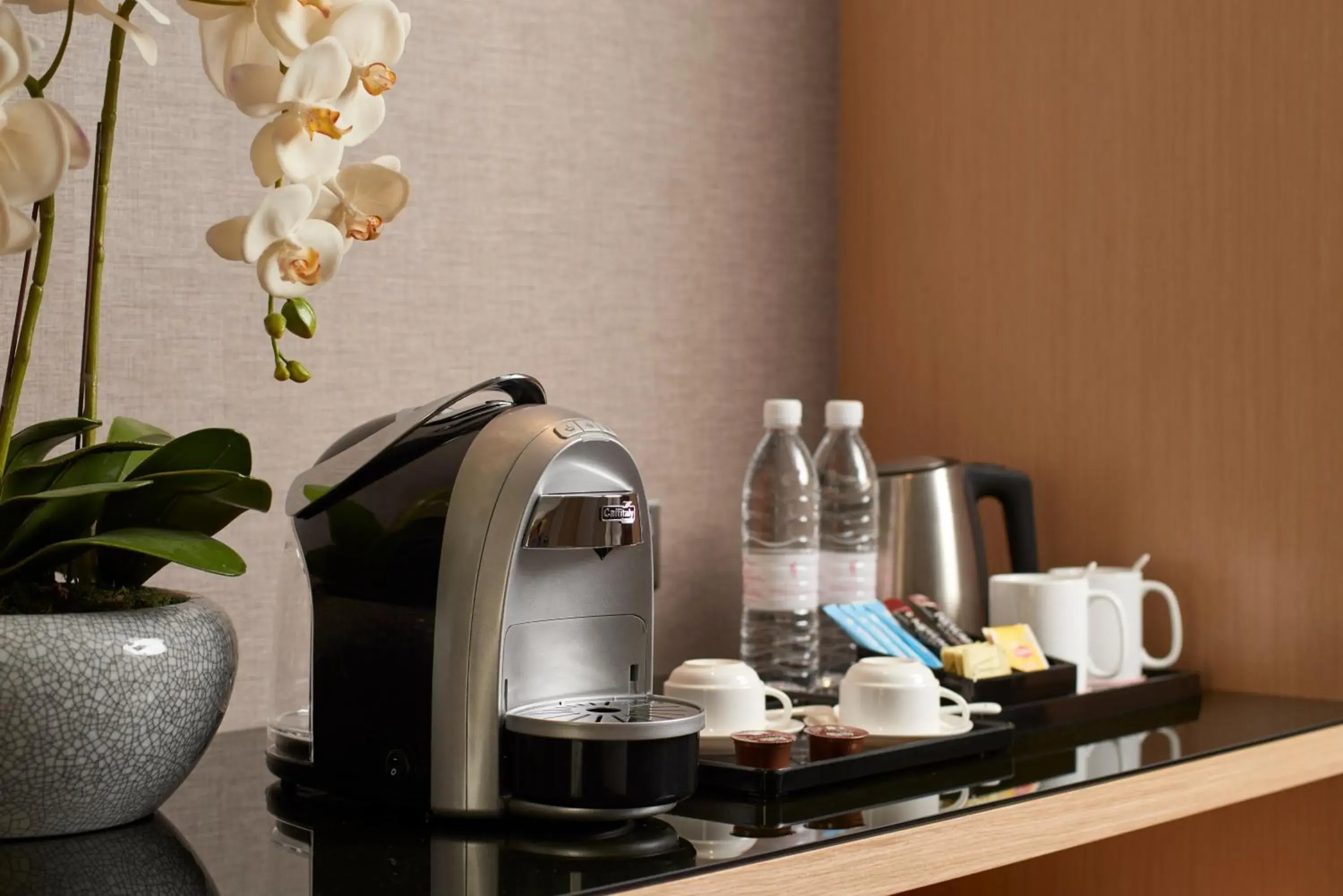 Coffee/tea facilities in Pearl International Hotel