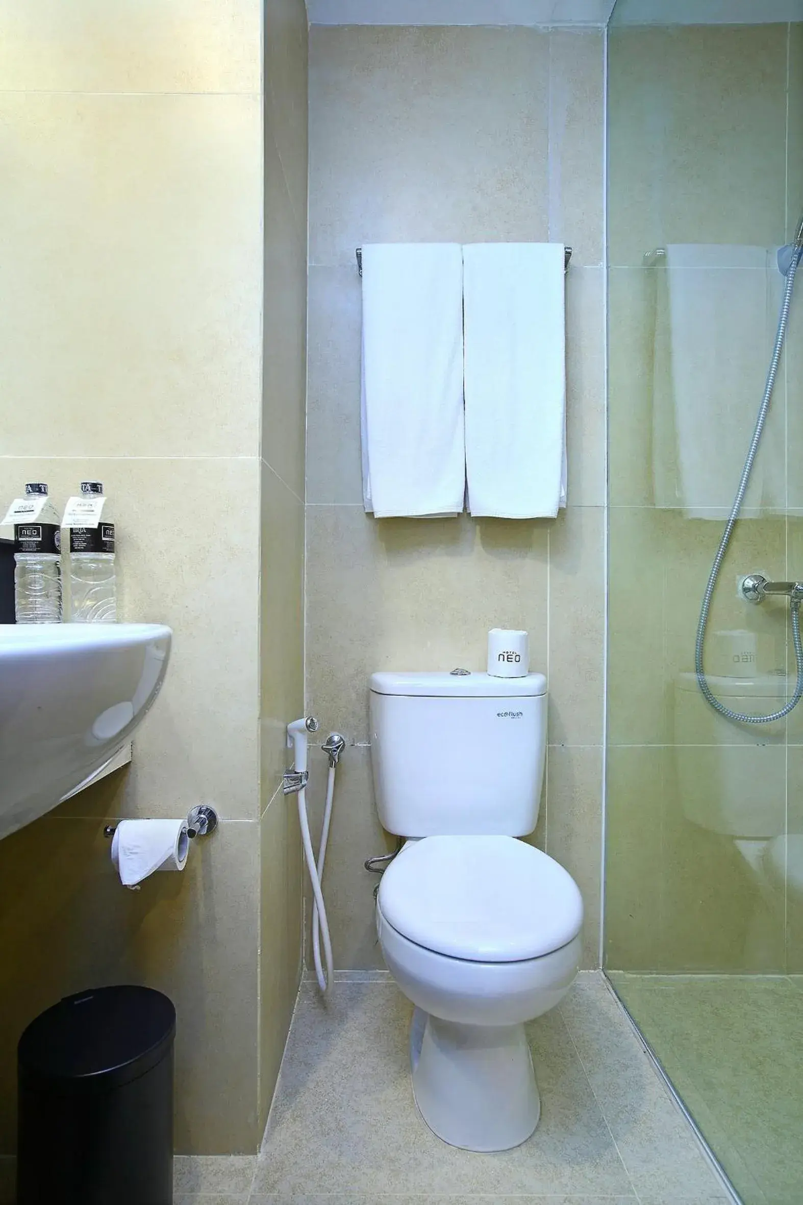 Bathroom in Neo Samadikun Cirebon Hotel