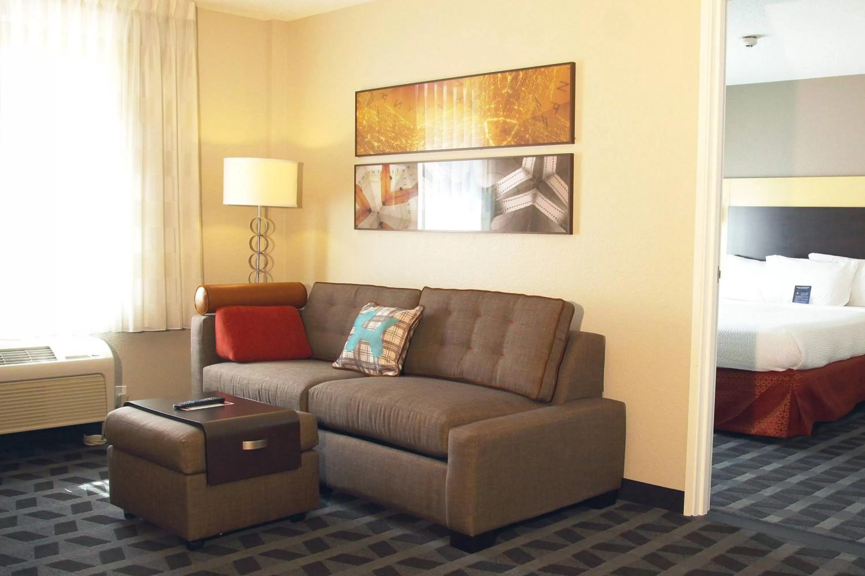 Living room, Bed in TownePlace Suites by Marriott Albany Downtown/Medical Center