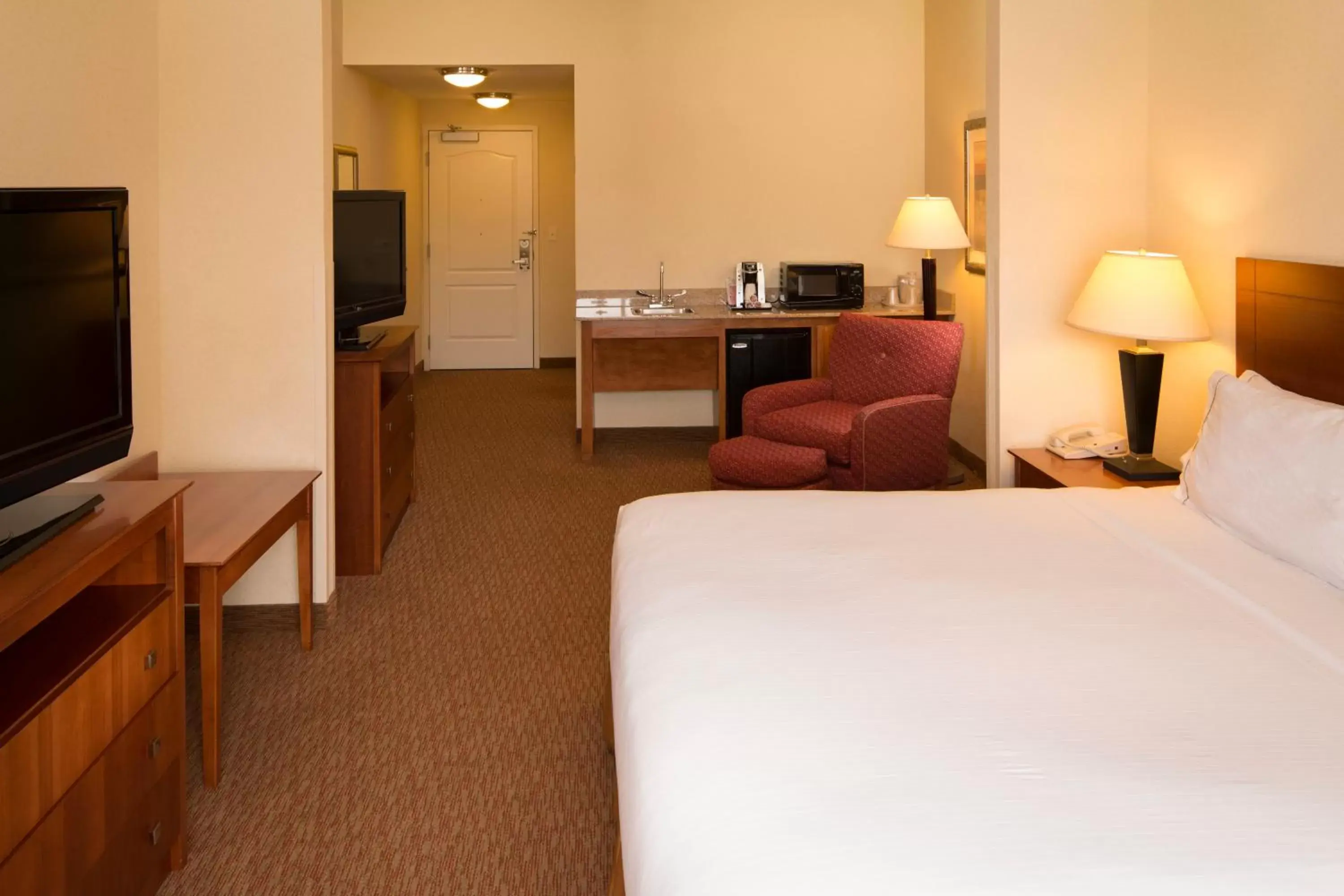 Photo of the whole room, Bed in Holiday Inn Express Hotel & Suites Greensboro - Airport Area, an IHG Hotel