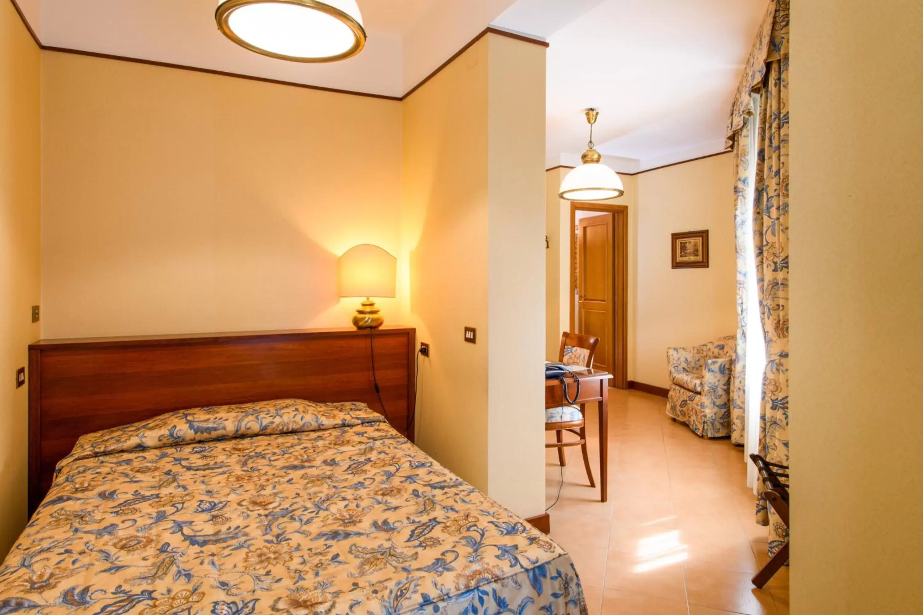 Photo of the whole room, Bed in Albergo Reggio