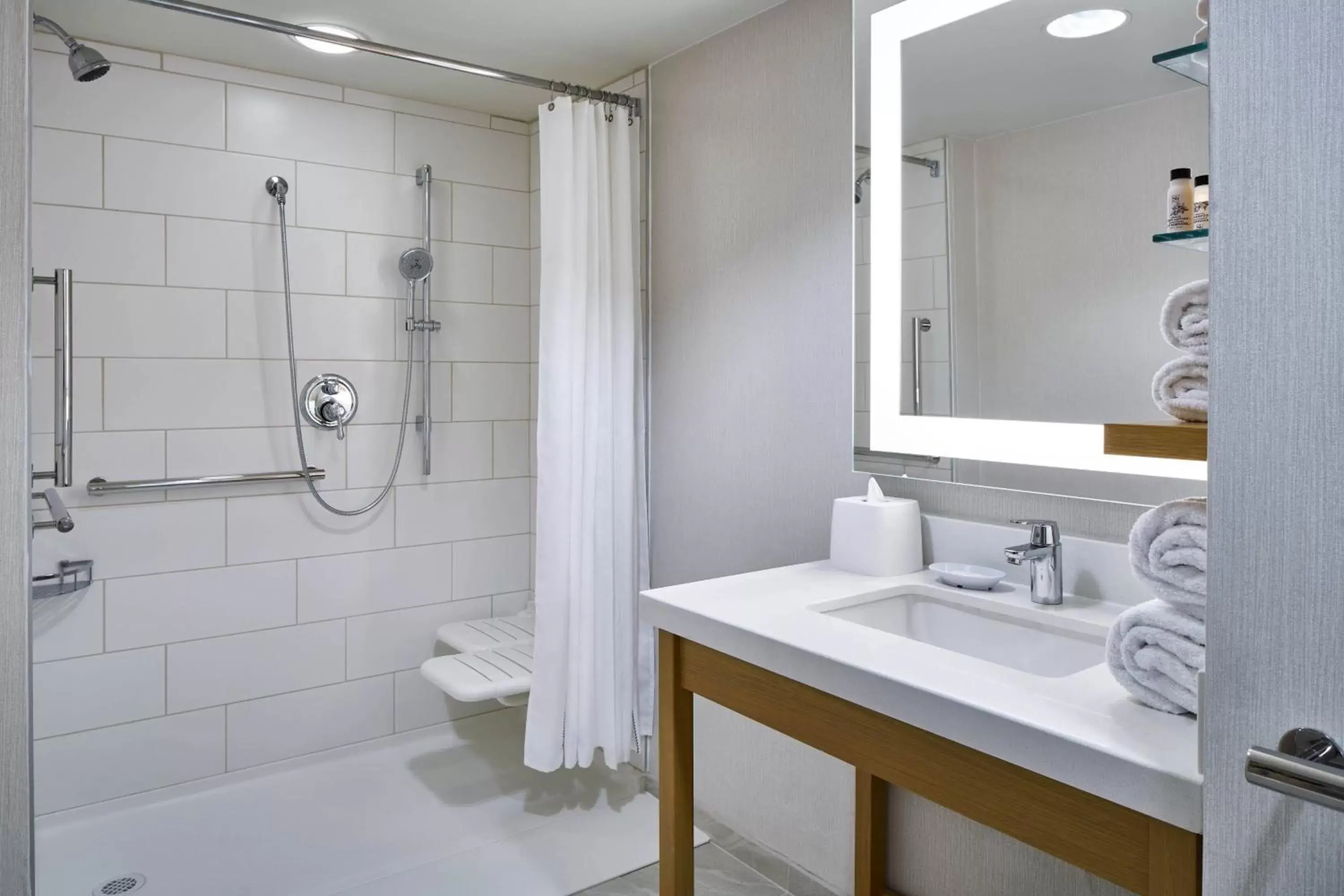 Bathroom in Delta Hotels by Marriott Norfolk Airport