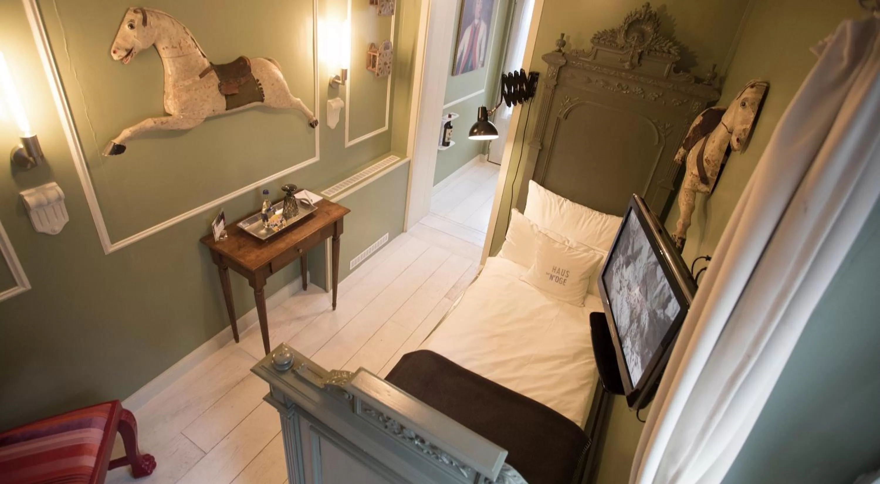 Photo of the whole room, Bed in Boutique Hotel Haus Noge Sylt - Kapitaenshaus strandnah