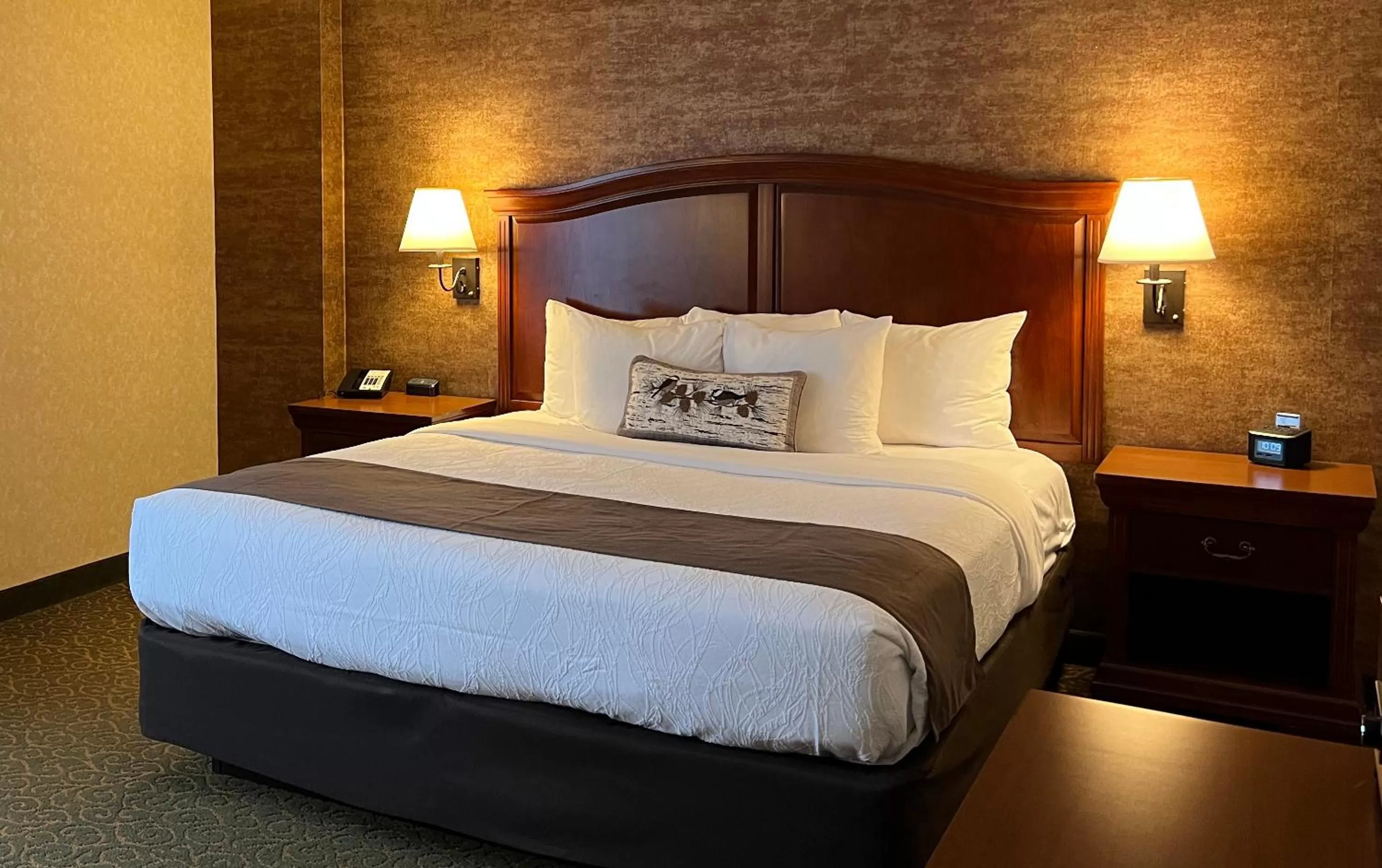 Bed in Maine Evergreen Hotel, an Ascend Collection Hotel