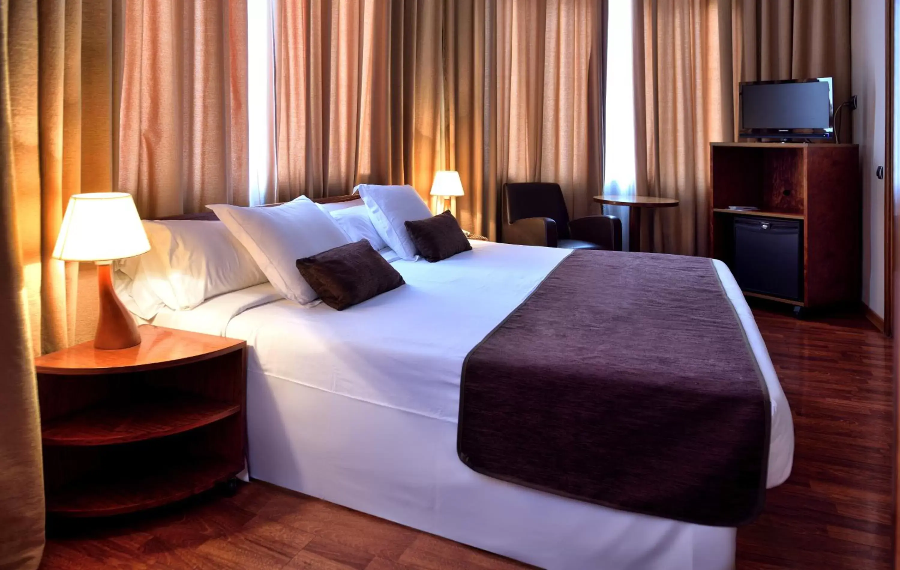 Bedroom, Bed in Hotel HLG CityPark Pelayo