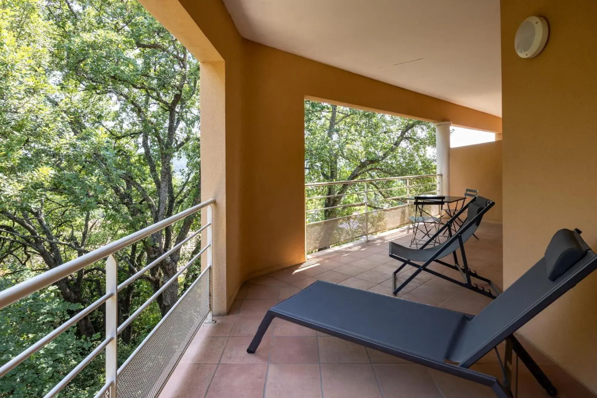 Balcony/Terrace in INTER-HOTEL CÃ´tÃ© Sud Hotel Allauch