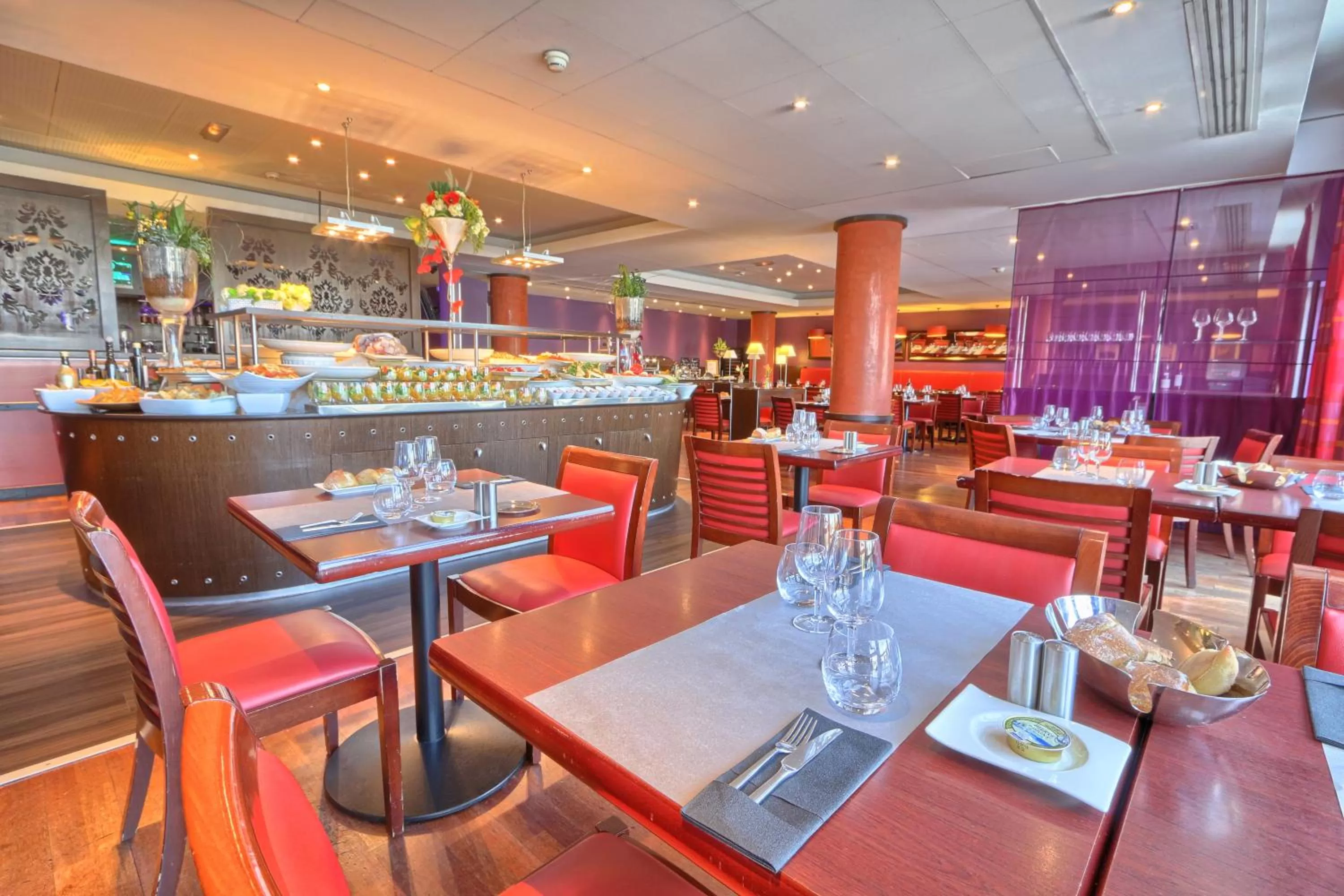 Restaurant/places to eat in Golden Tulip CDG Airport Roissy