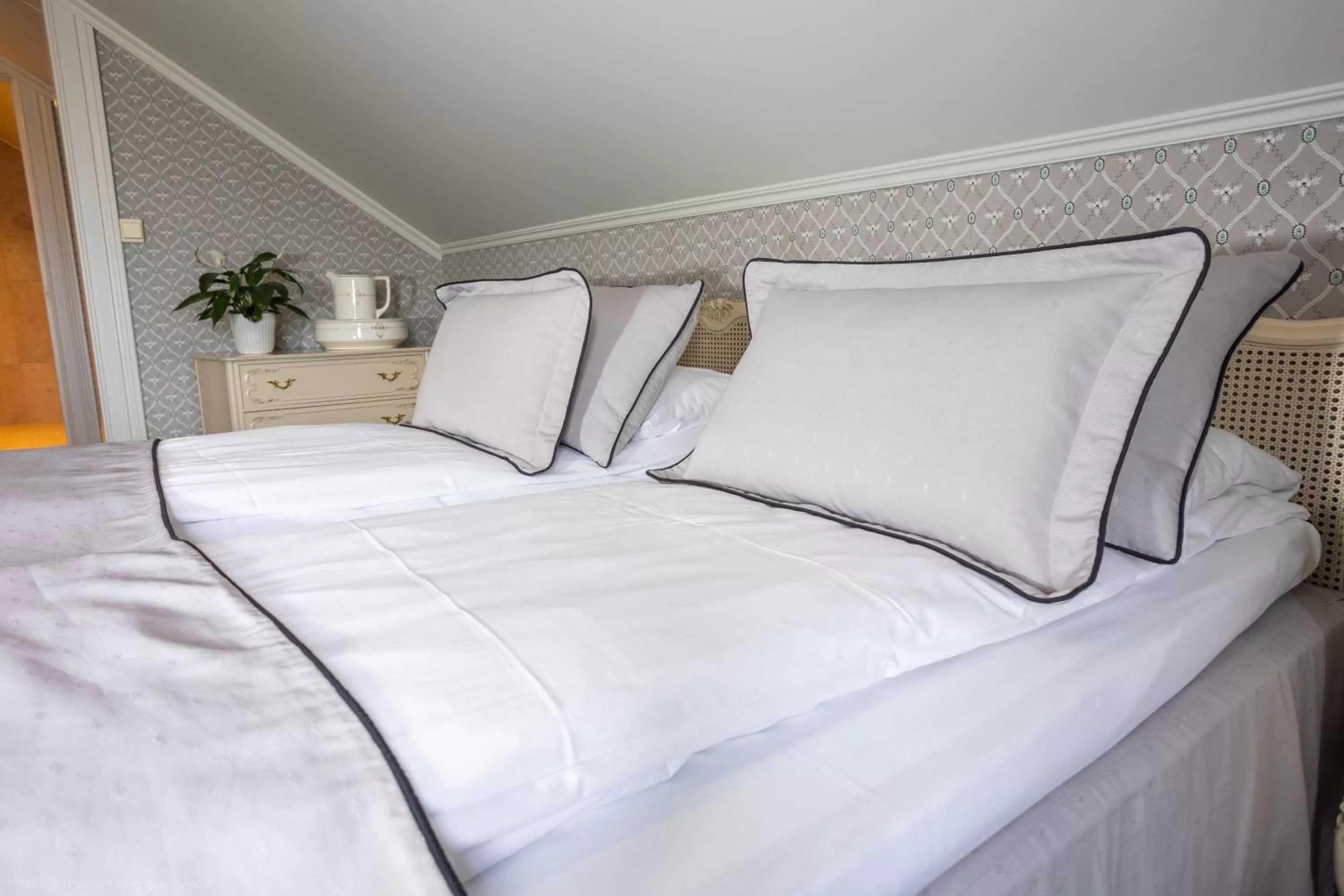 Bed in Lillesand Hotel Norge